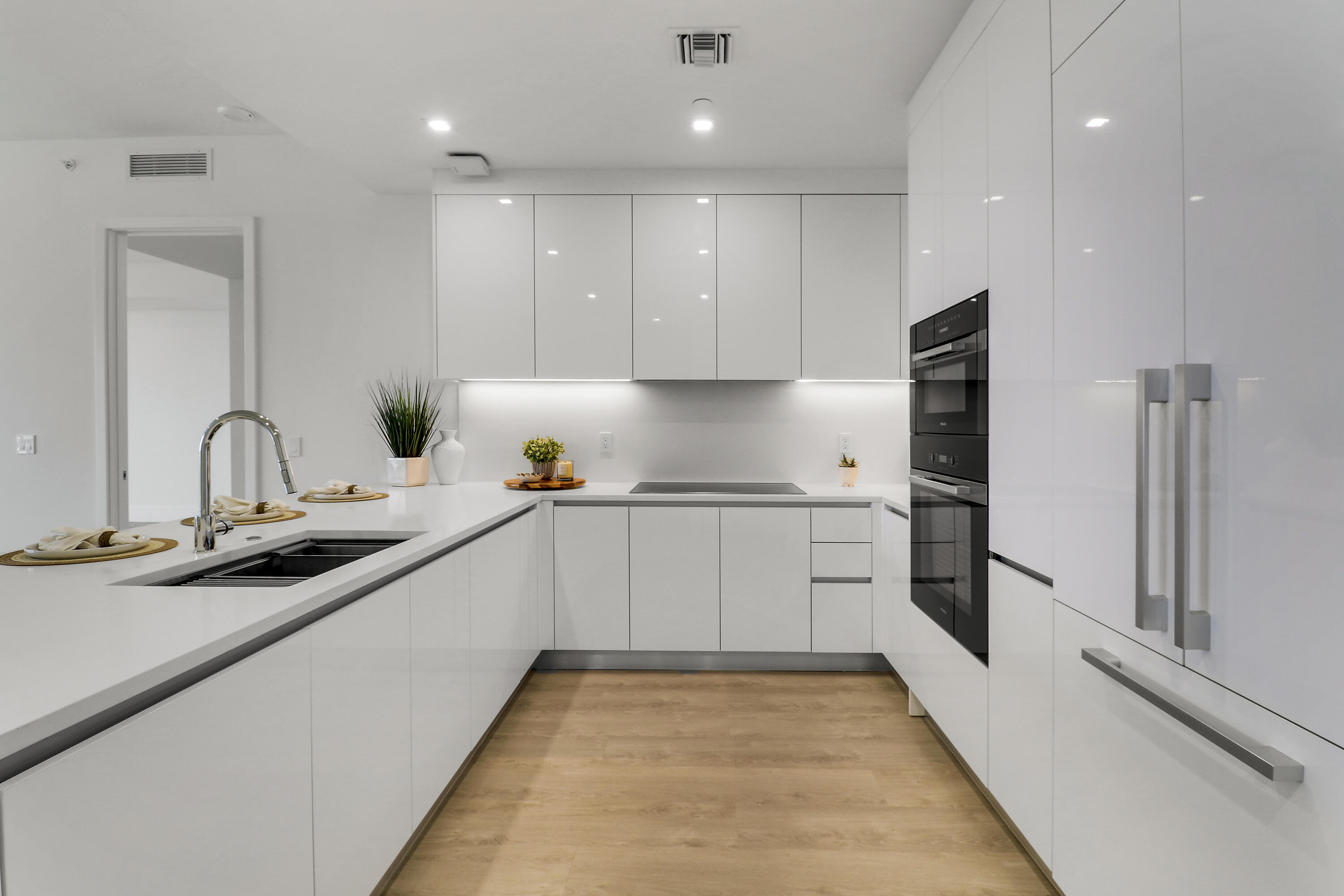 NAUTILUS 220 CONDO - Residential