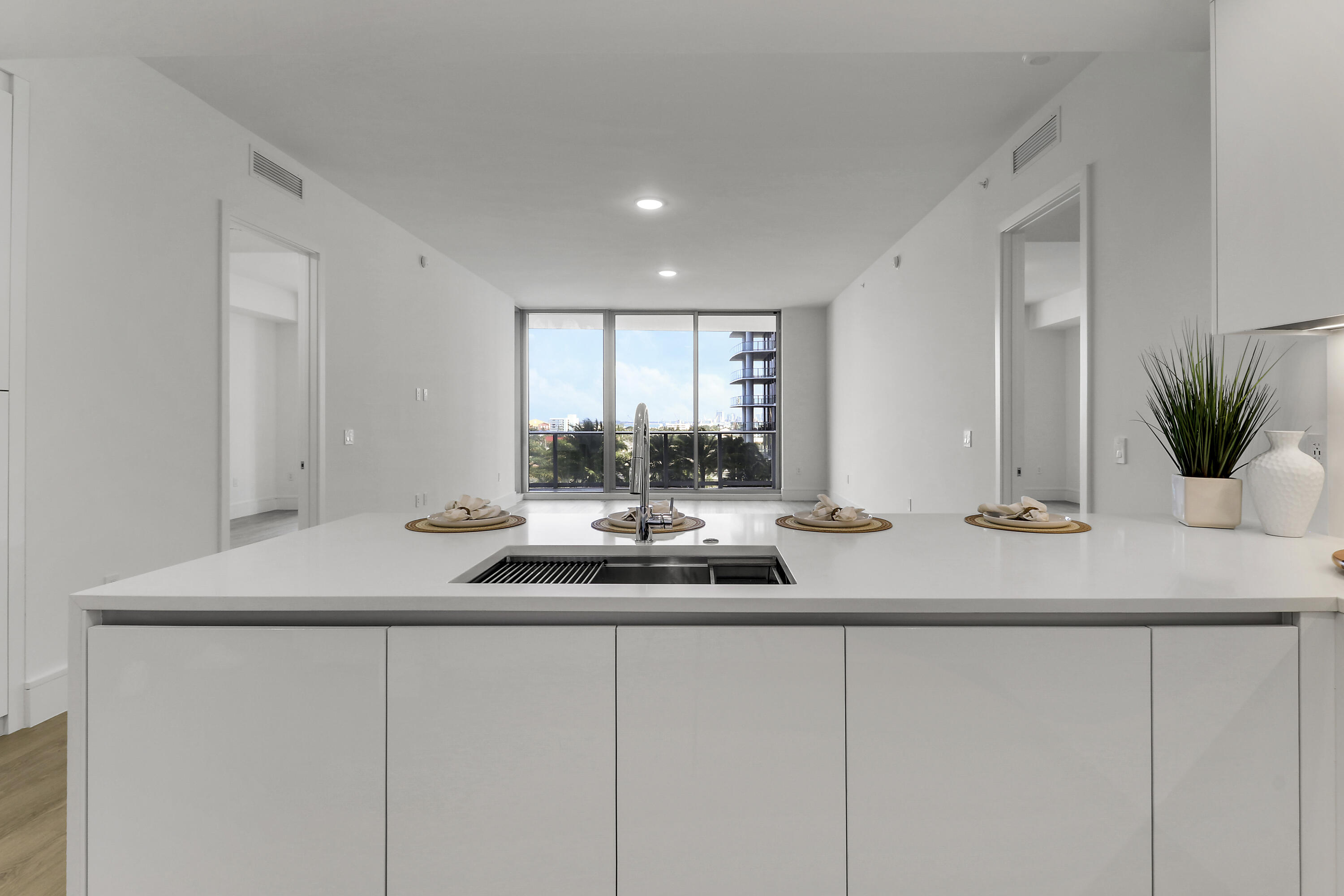 220 Lake Shore Drive 815