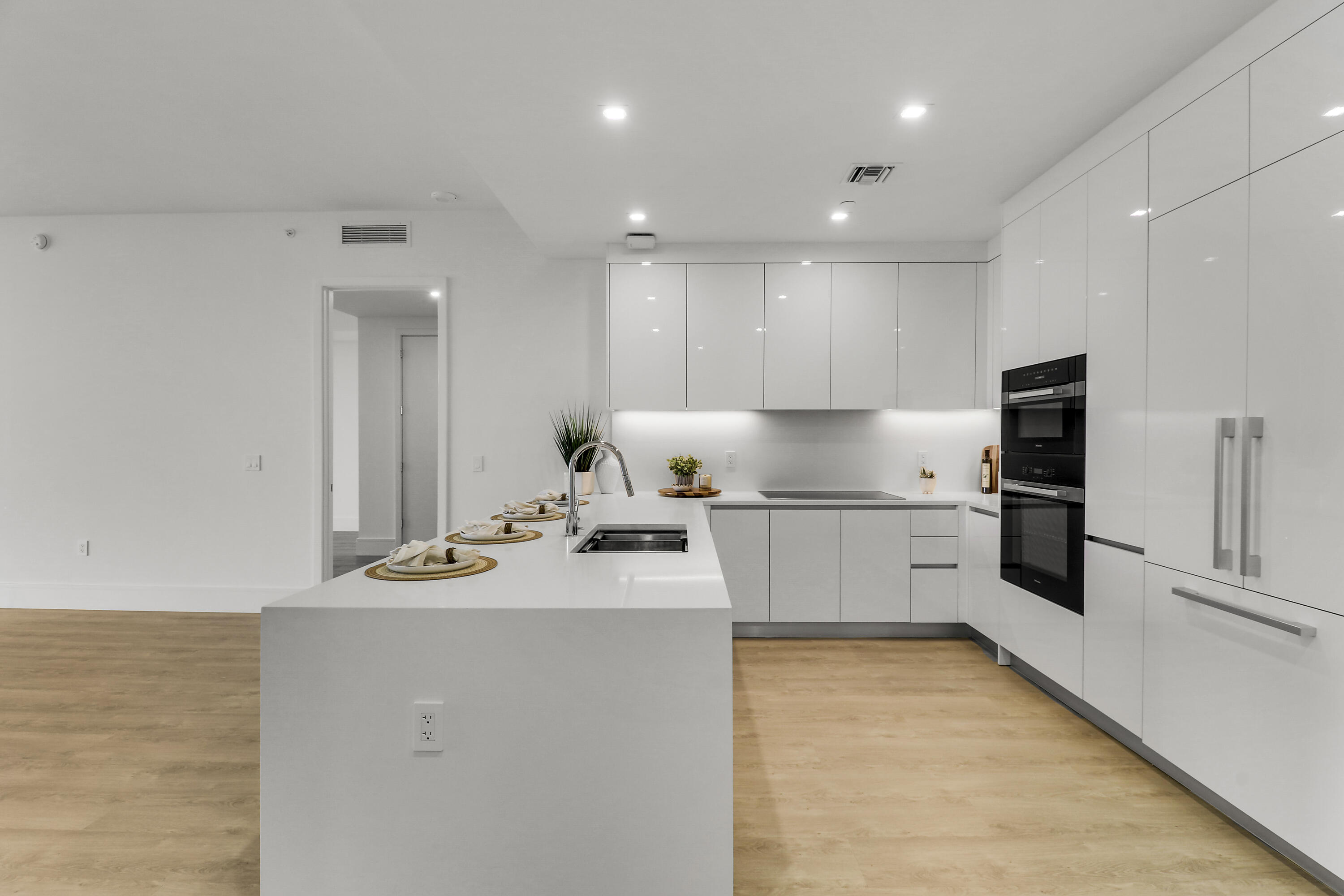 NAUTILUS 220 CONDO - Residential