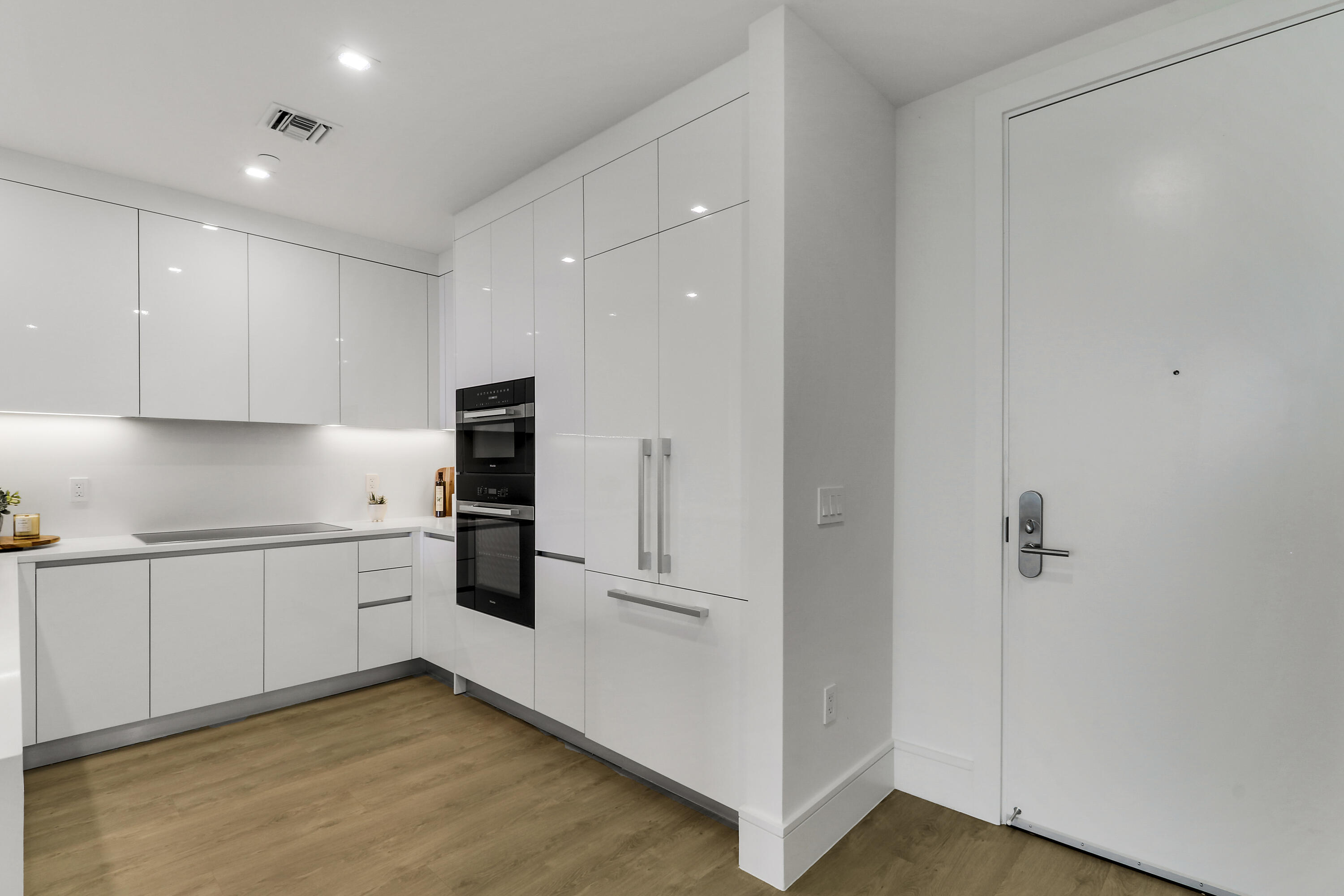 NAUTILUS 220 CONDO - Residential