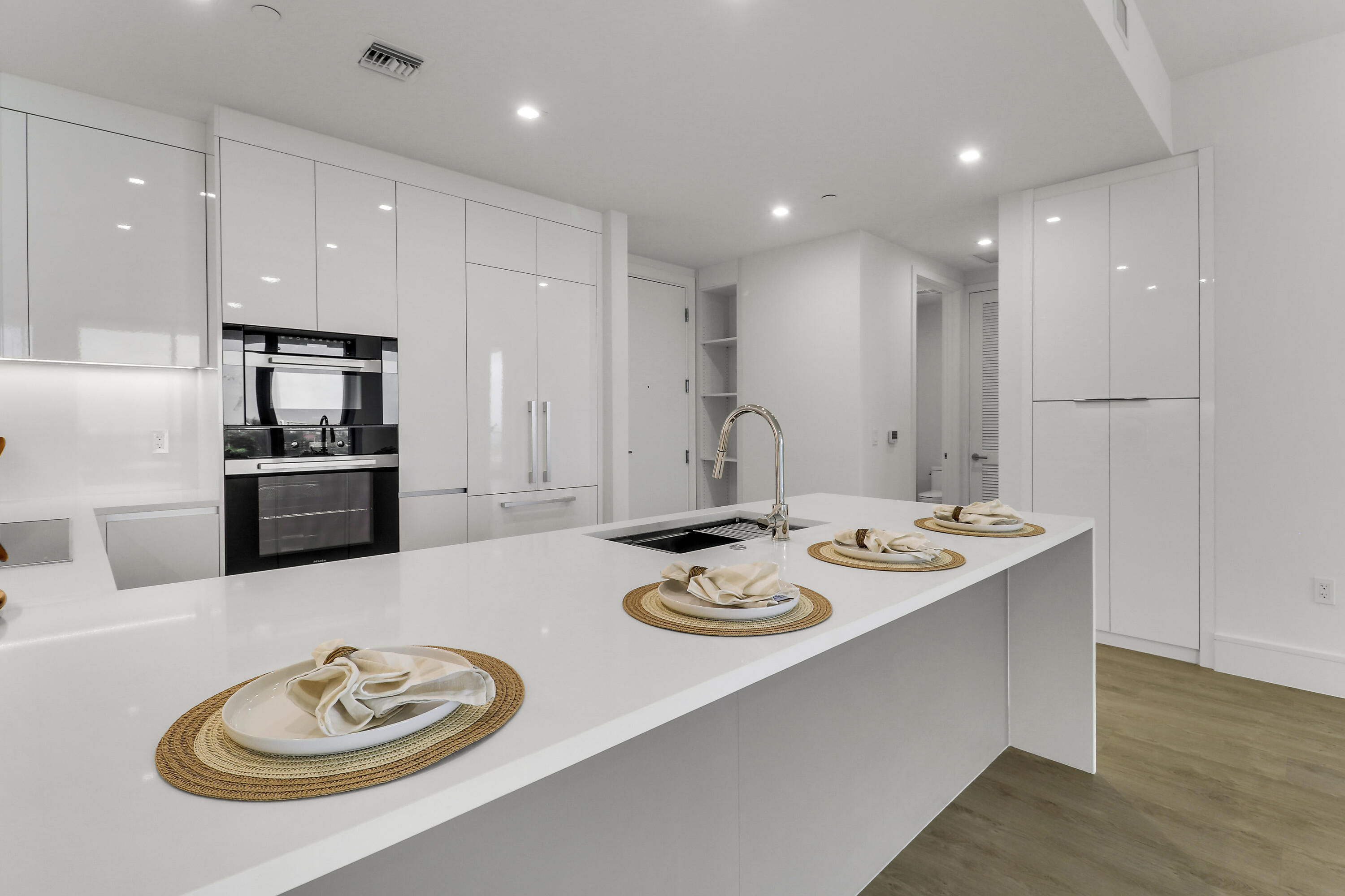 NAUTILUS 220 CONDO - Residential