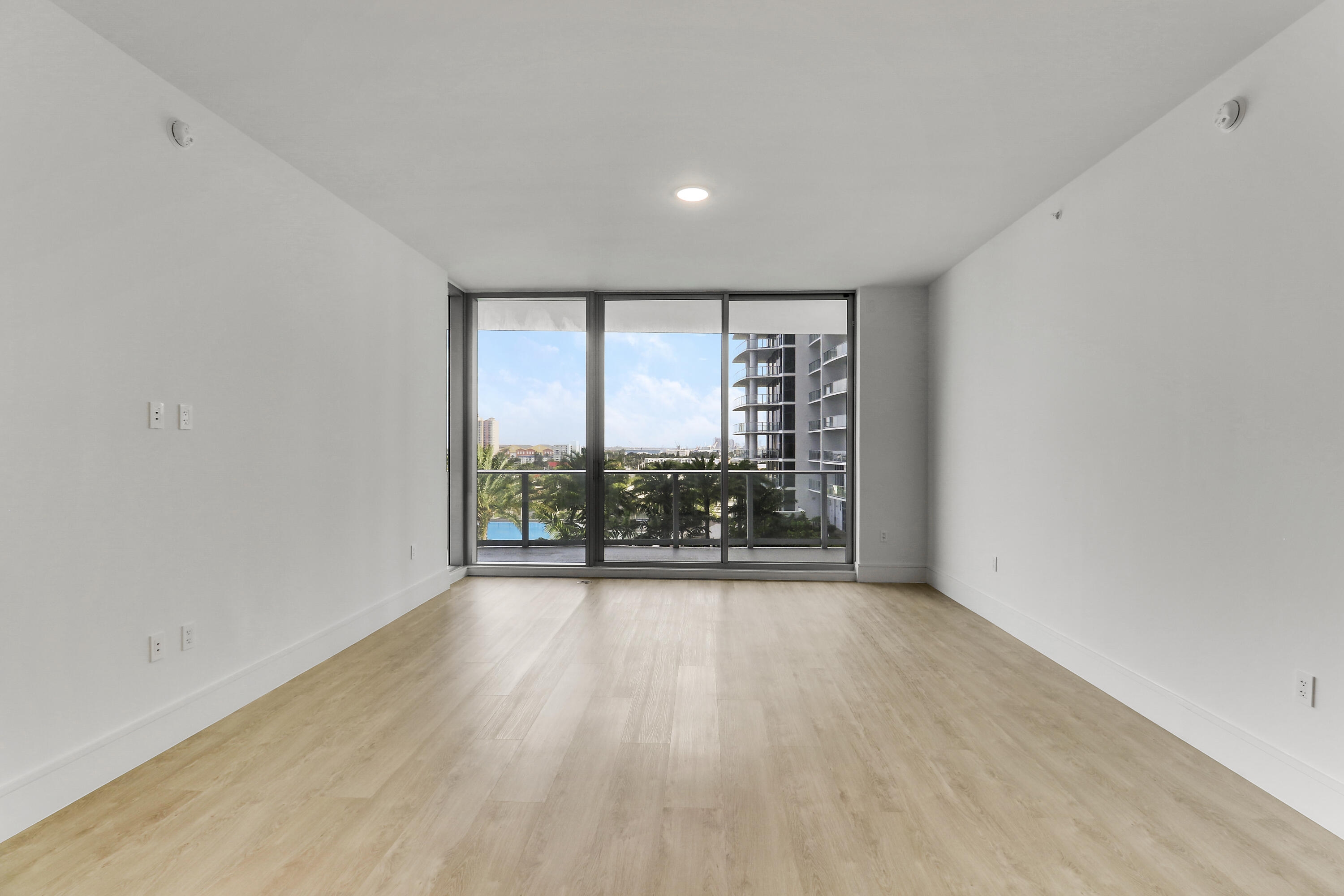 NAUTILUS 220 CONDO - Residential