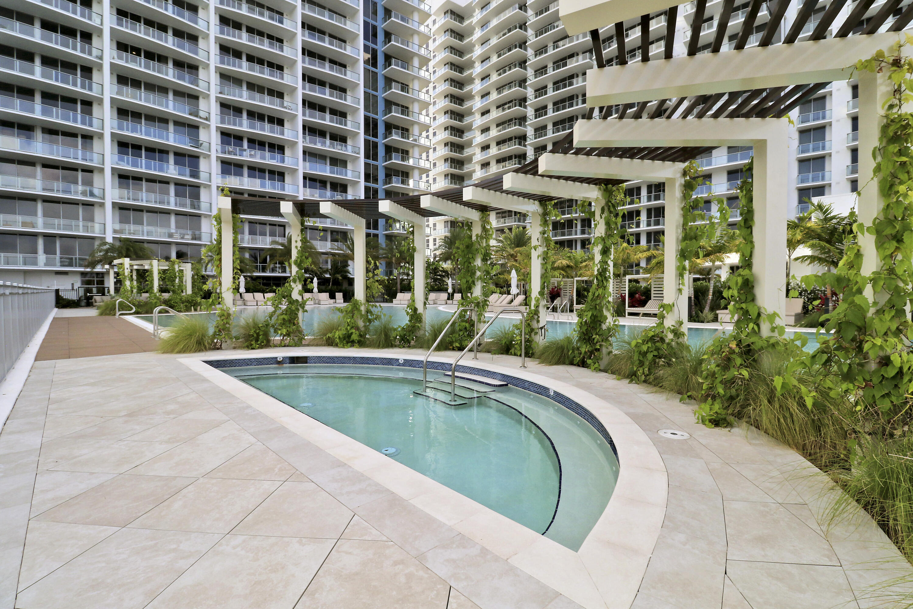 NAUTILUS 220 CONDO - Residential