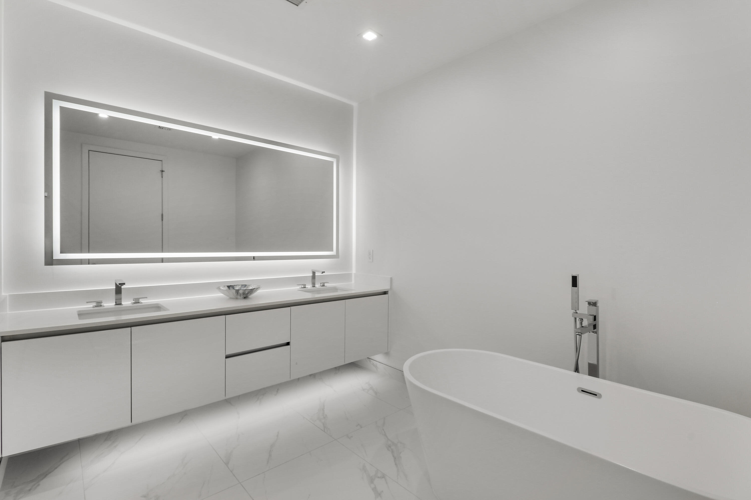 NAUTILUS 220 CONDO - Residential