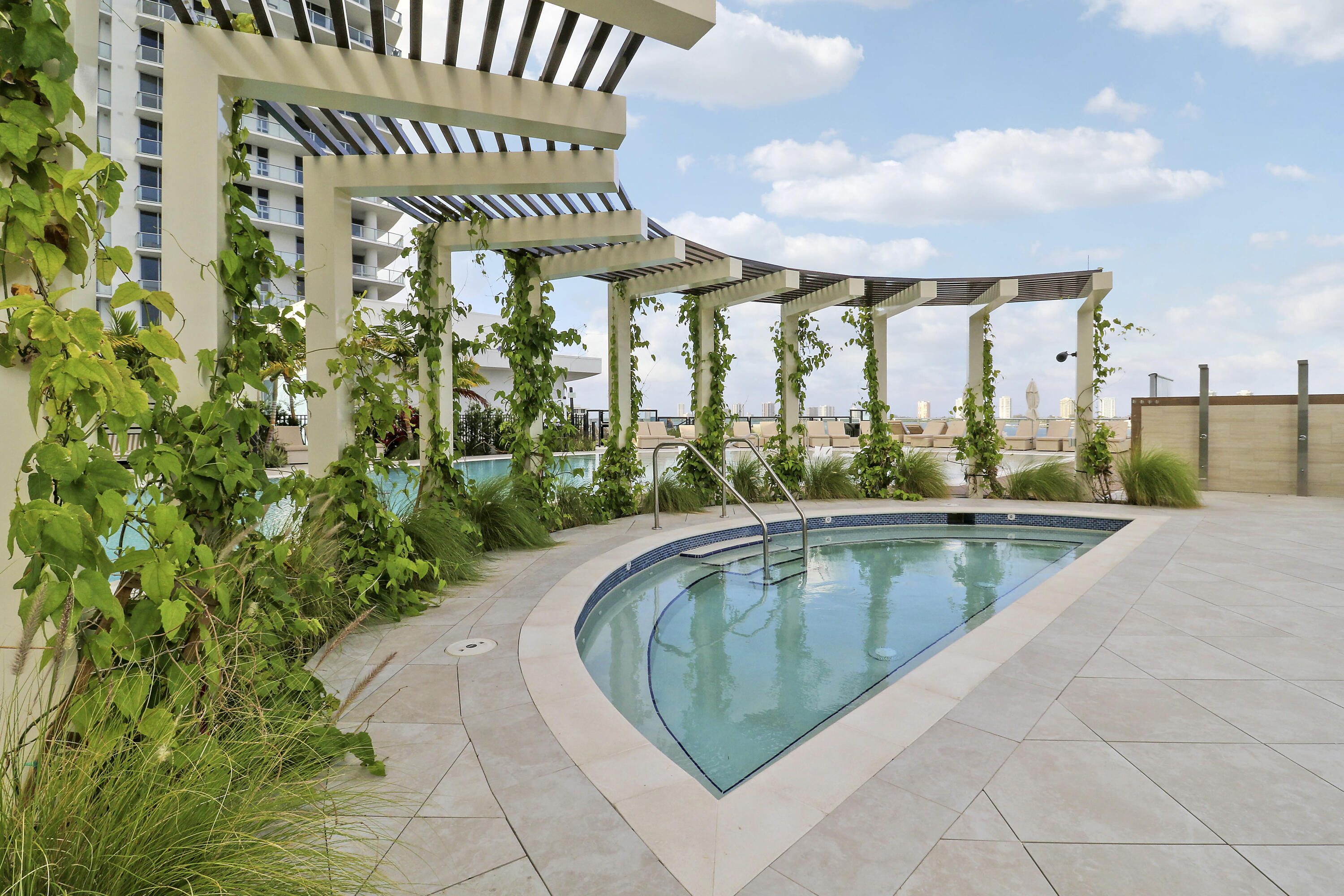 NAUTILUS 220 CONDO - Residential
