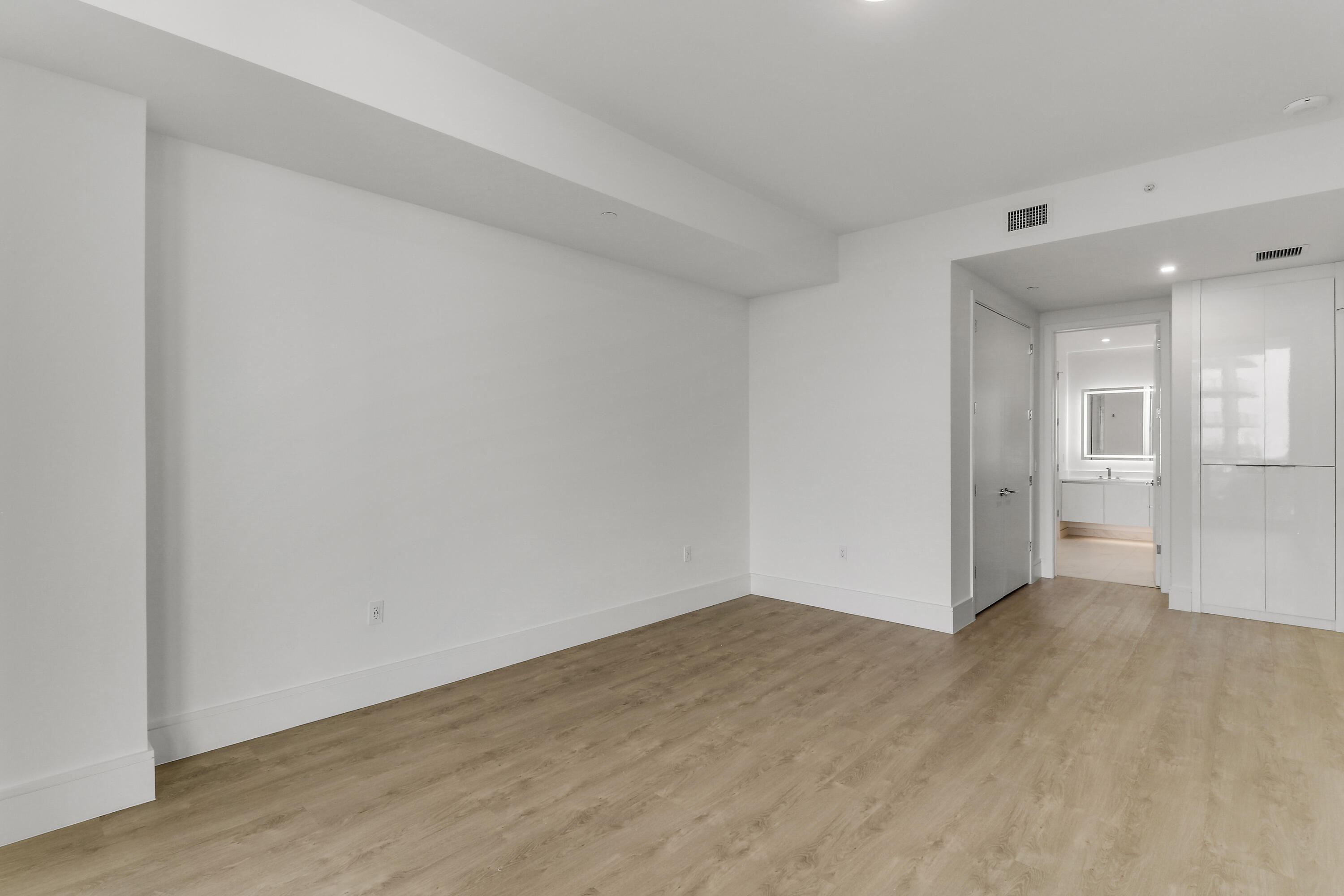 NAUTILUS 220 CONDO - Residential