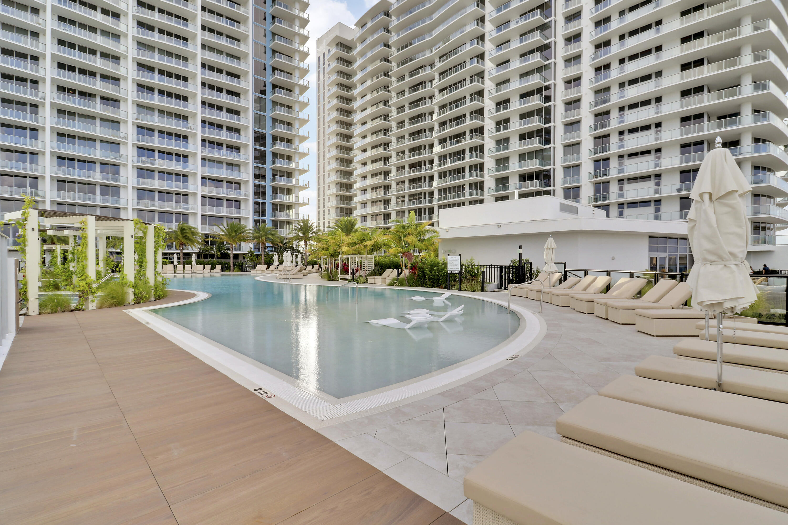 NAUTILUS 220 CONDO - Residential