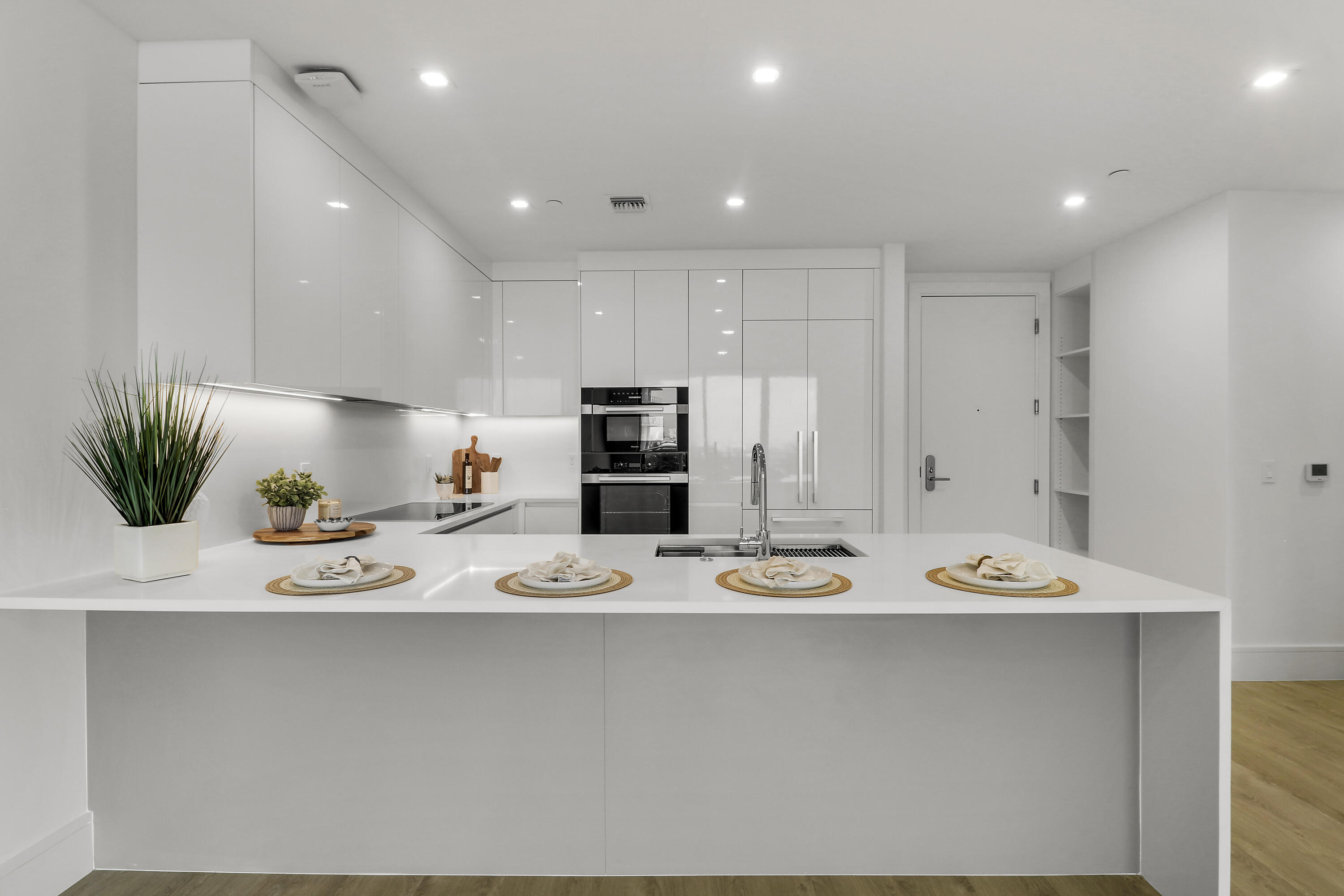 220 Lake Shore Drive 815