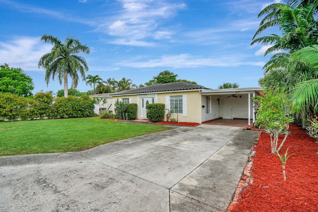 Photo of 325 Glenn Road, West Palm Beach, FL 33405 (MLS # R11015120)