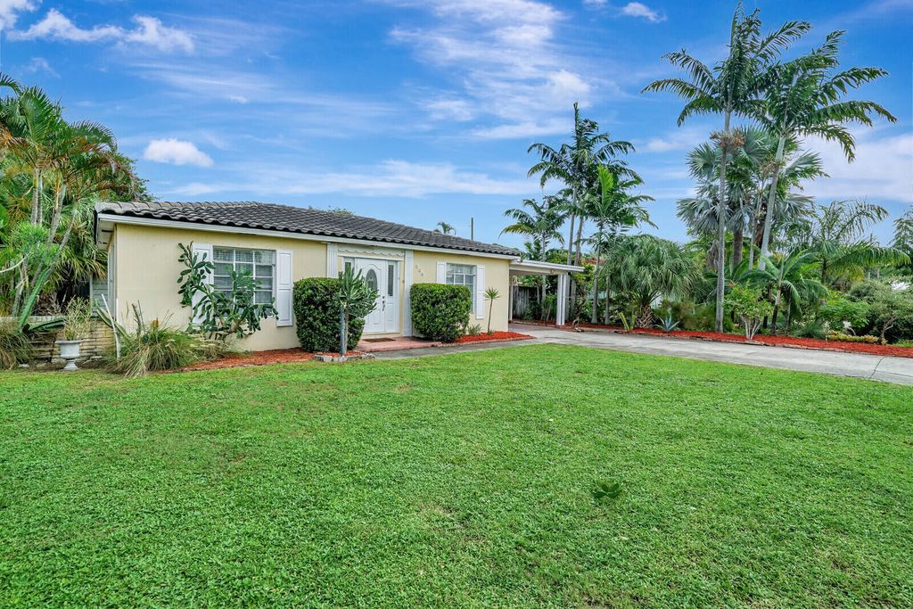 Photo of 325 Glenn Road, West Palm Beach, FL 33405 (MLS # R11015120)