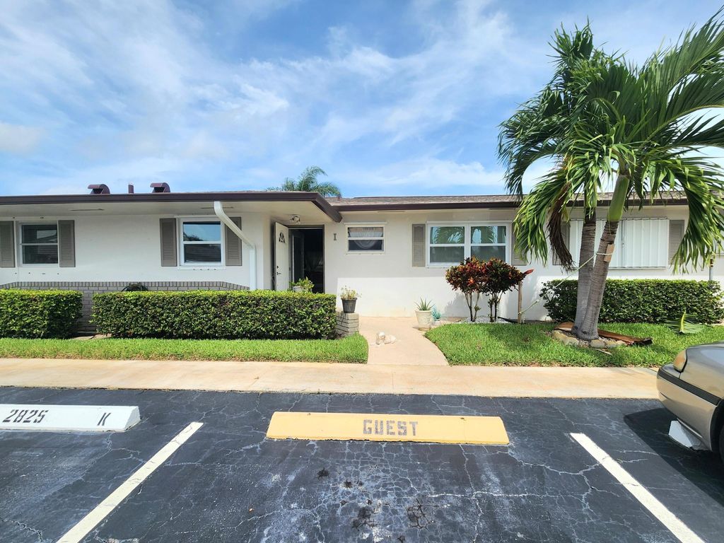 Photo of 2825 E Crosley Dr Drive E #I, West Palm Beach, FL 33415 (MLS # B26014110)