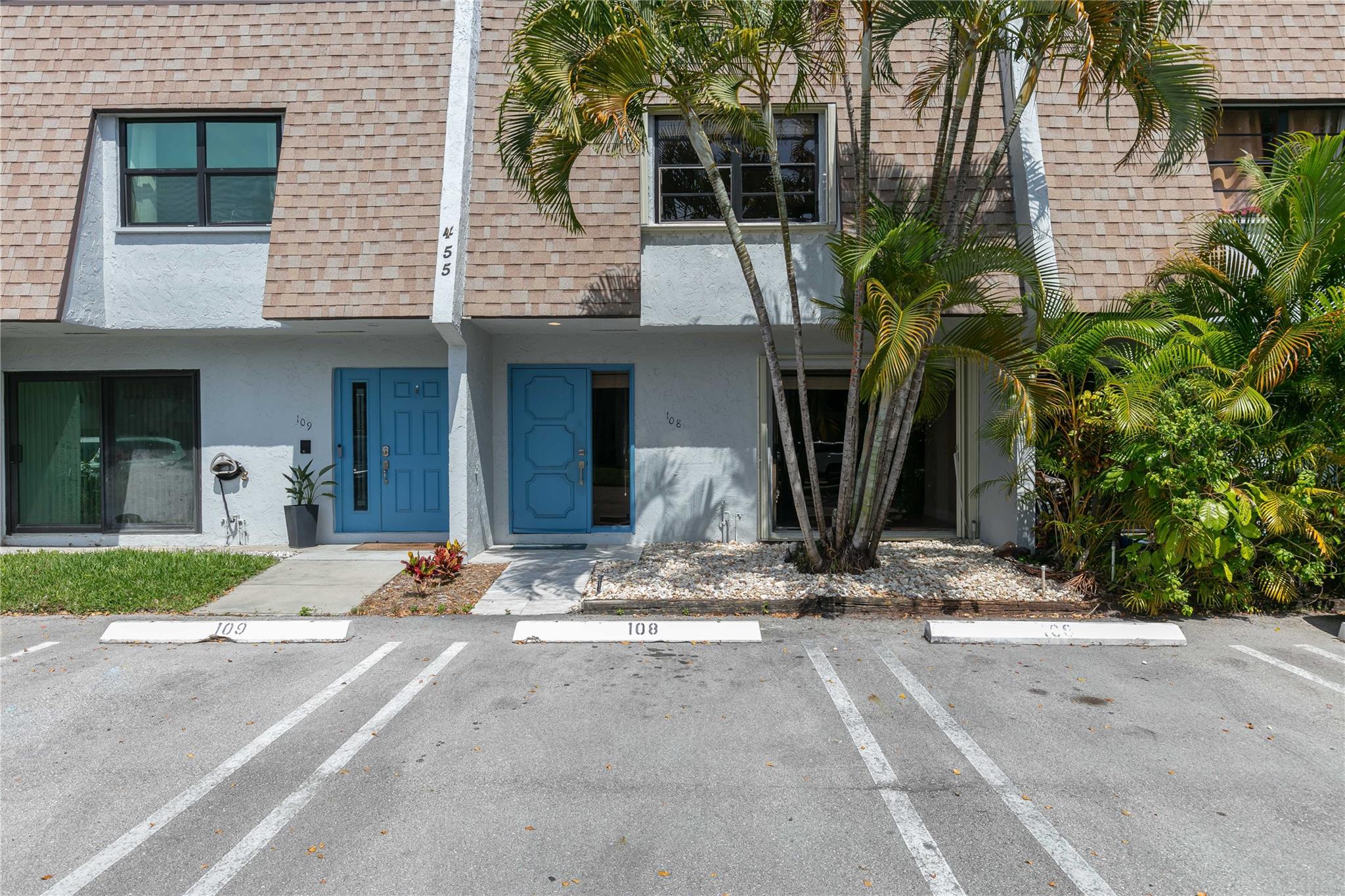 455 N Canal Point 108