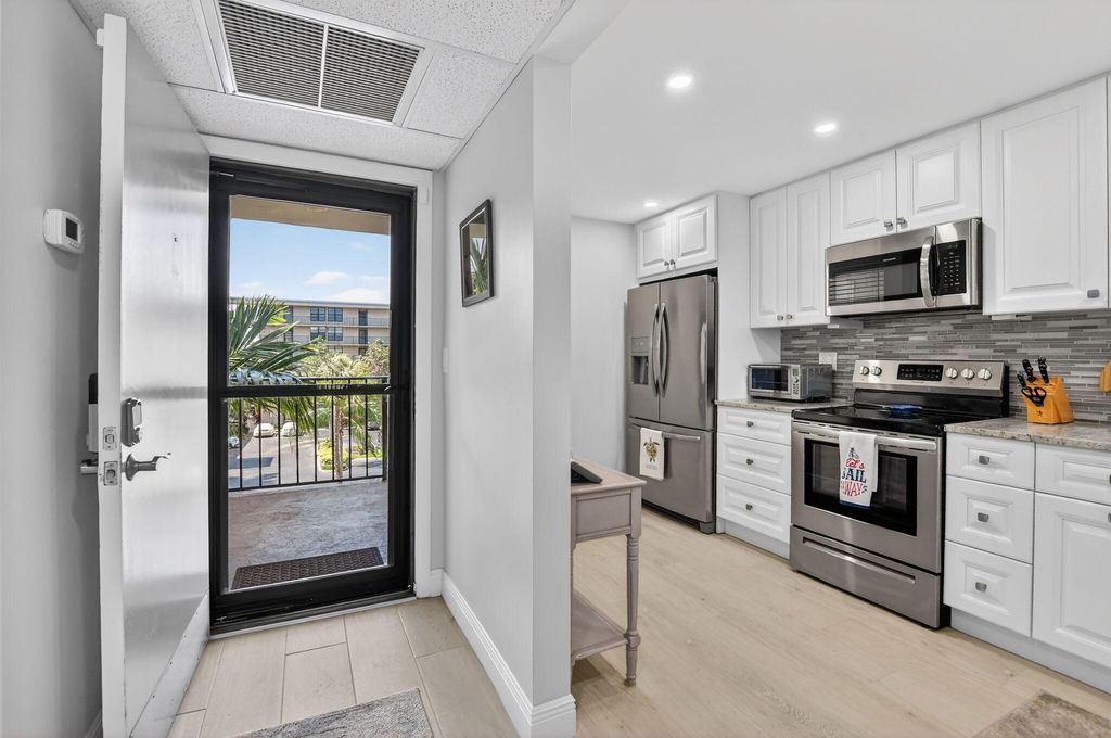 Photo of 6 Royal Palm Way #409, Boca Raton, FL 33432 (MLS # B26012861)