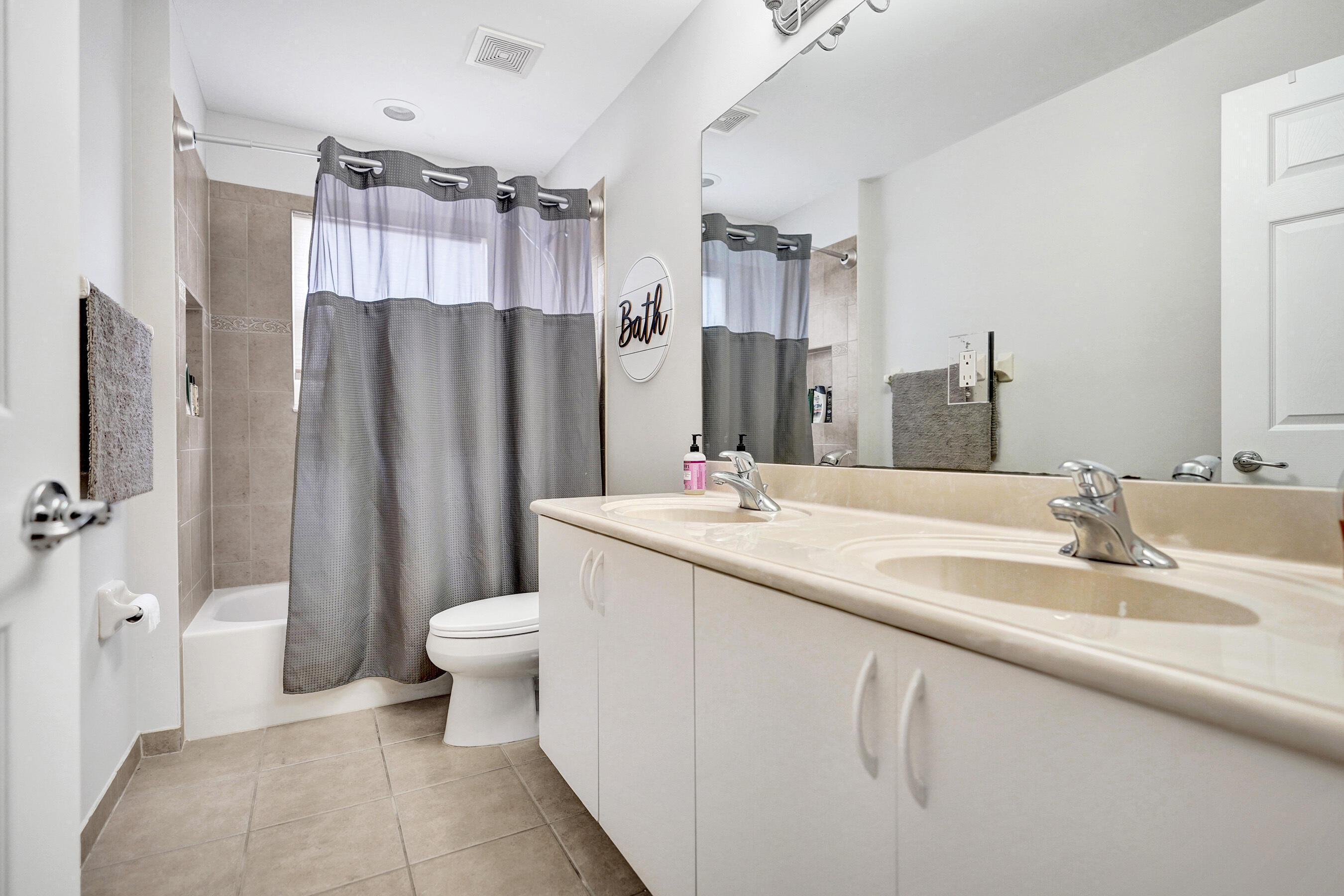 CANYON ISLES 1 - Residential Lease