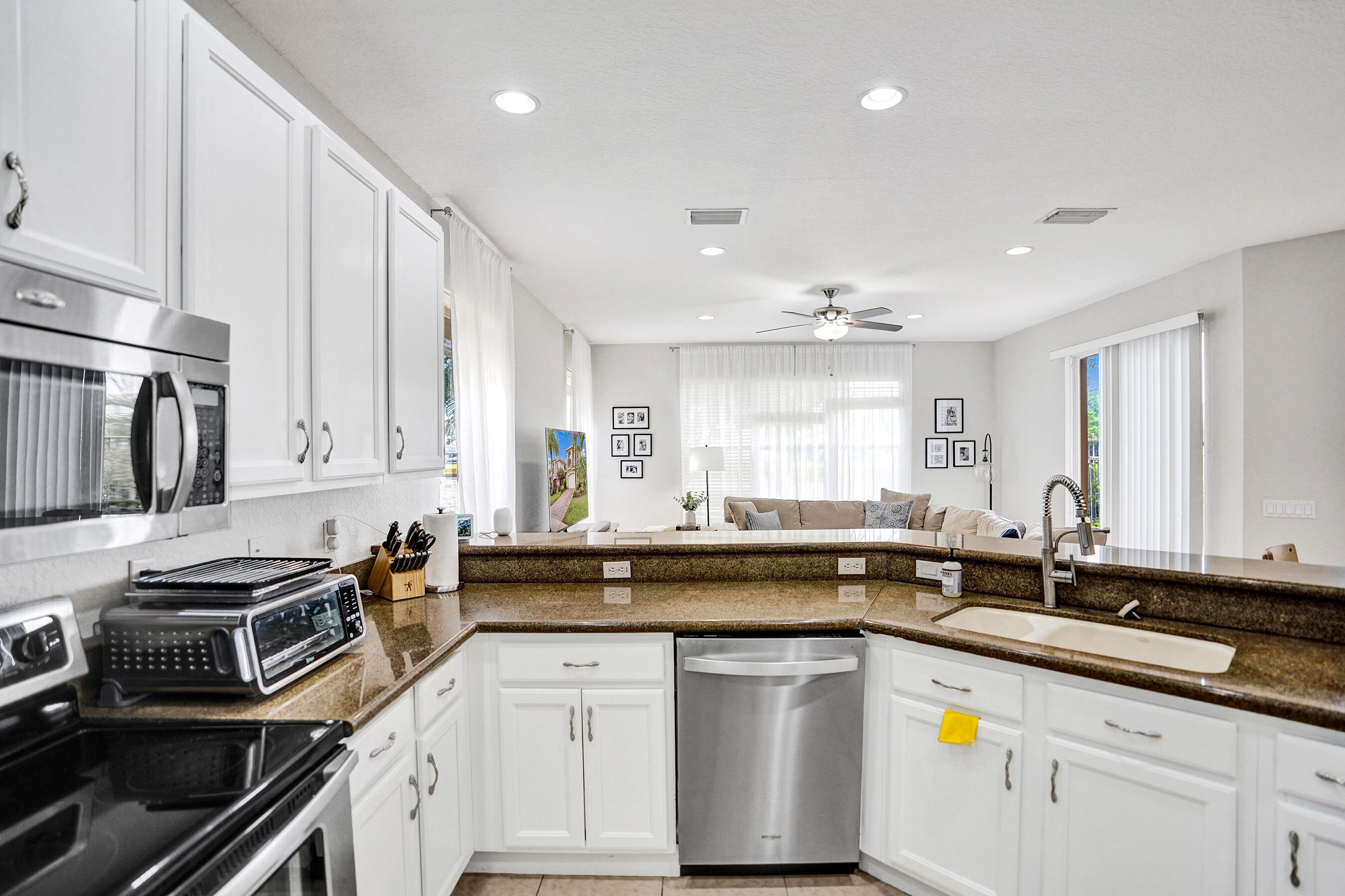 CANYON ISLES 1 - Residential Lease