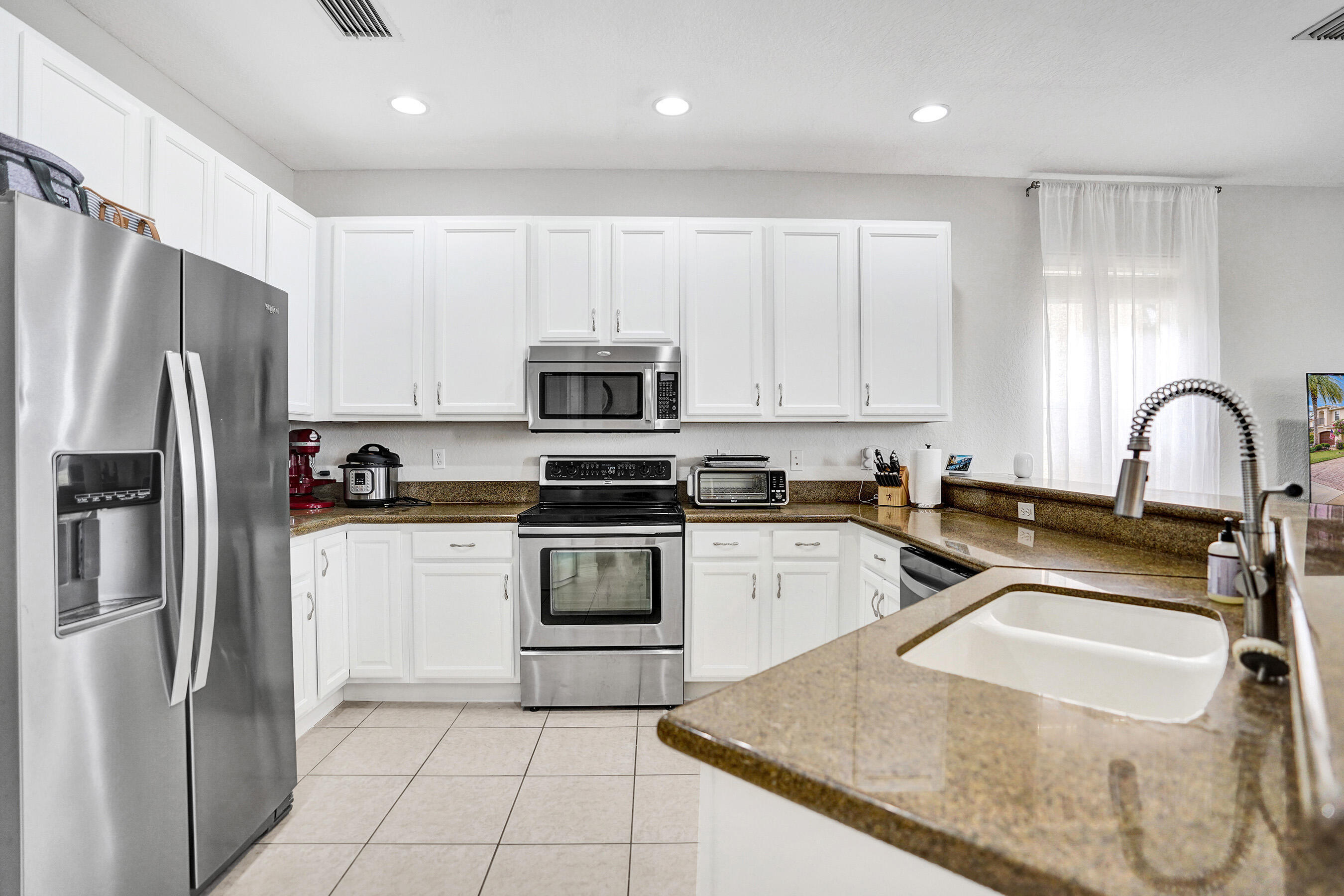 CANYON ISLES 1 - Residential Lease