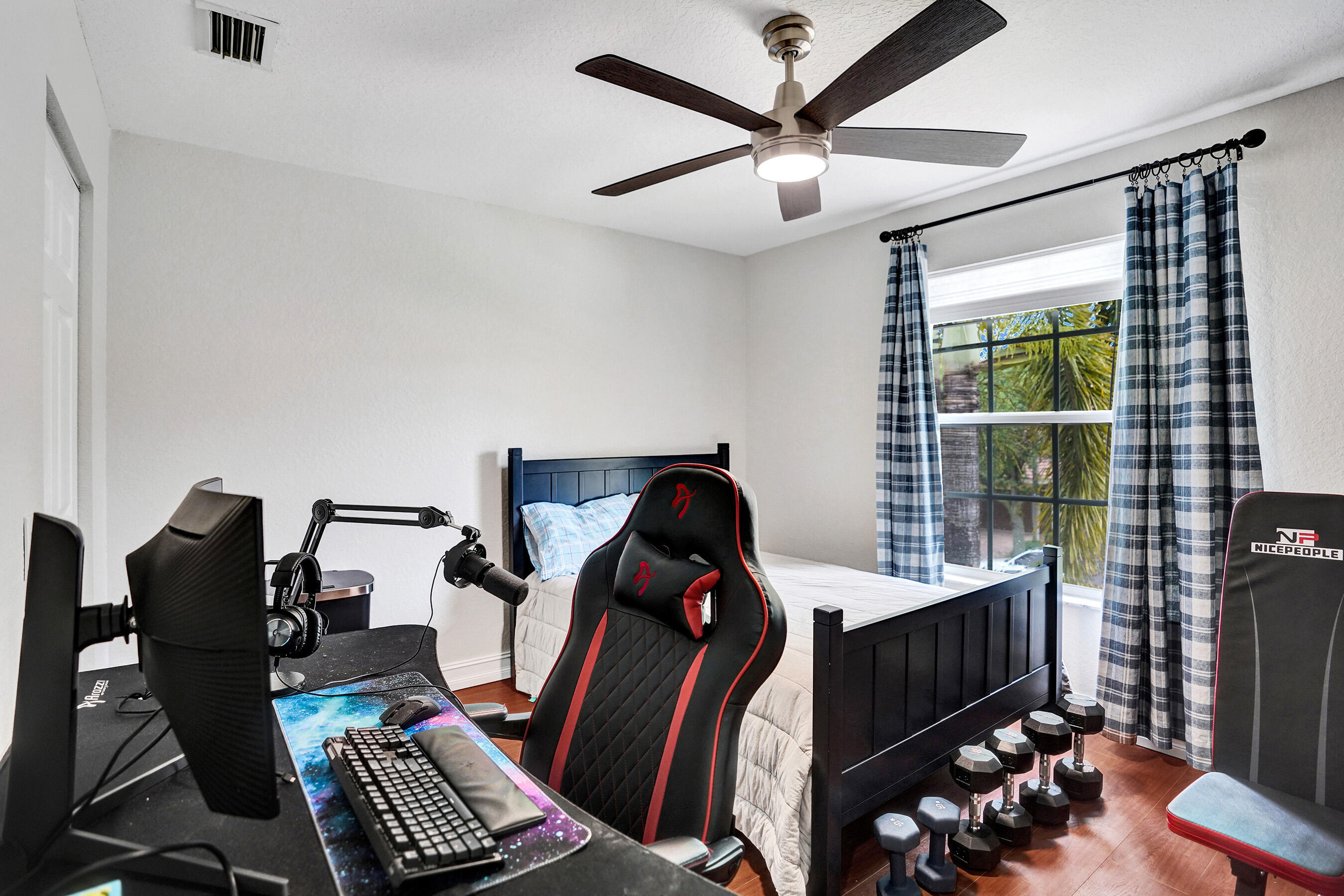 CANYON ISLES 1 - Residential Lease