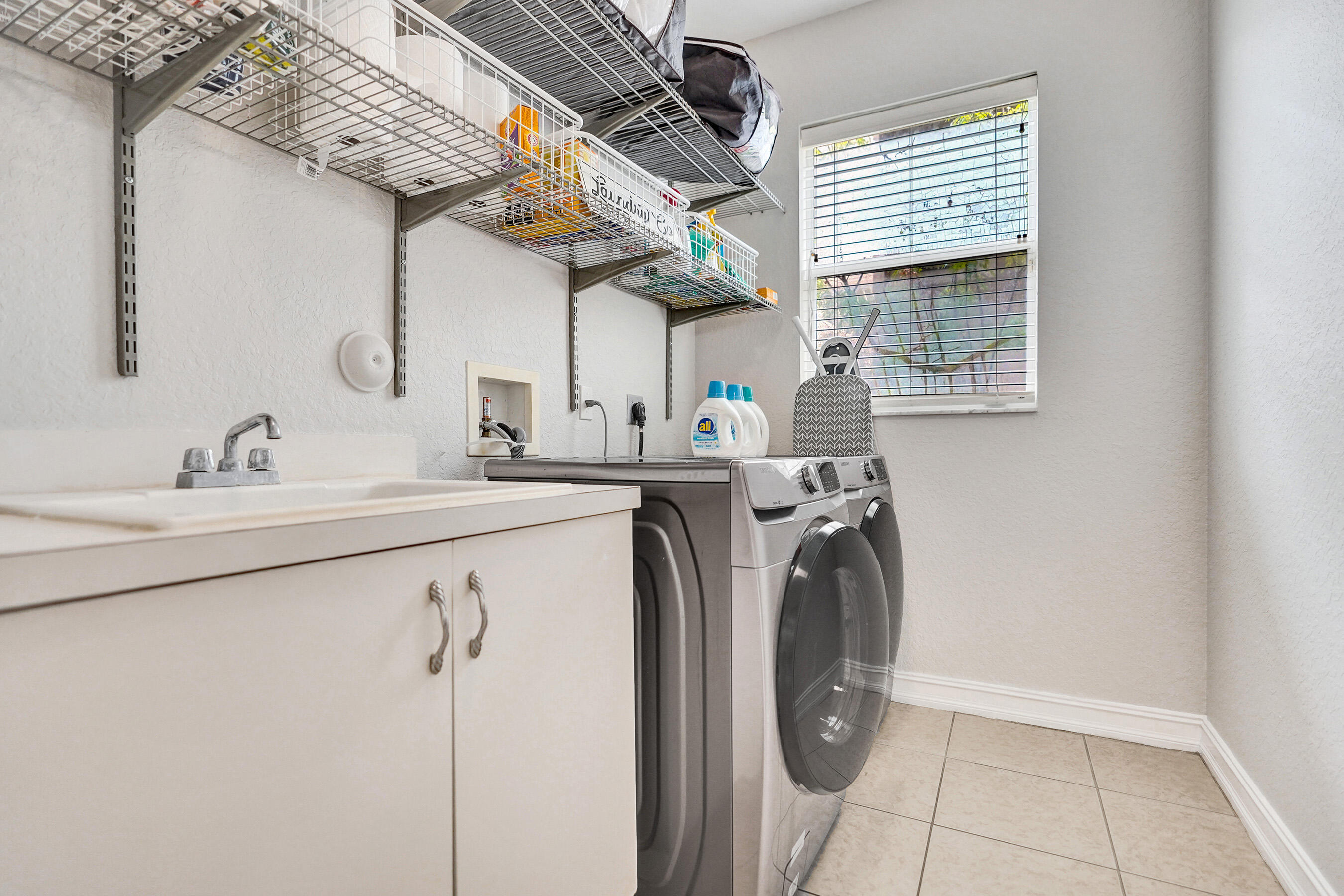 CANYON ISLES 1 - Residential Lease