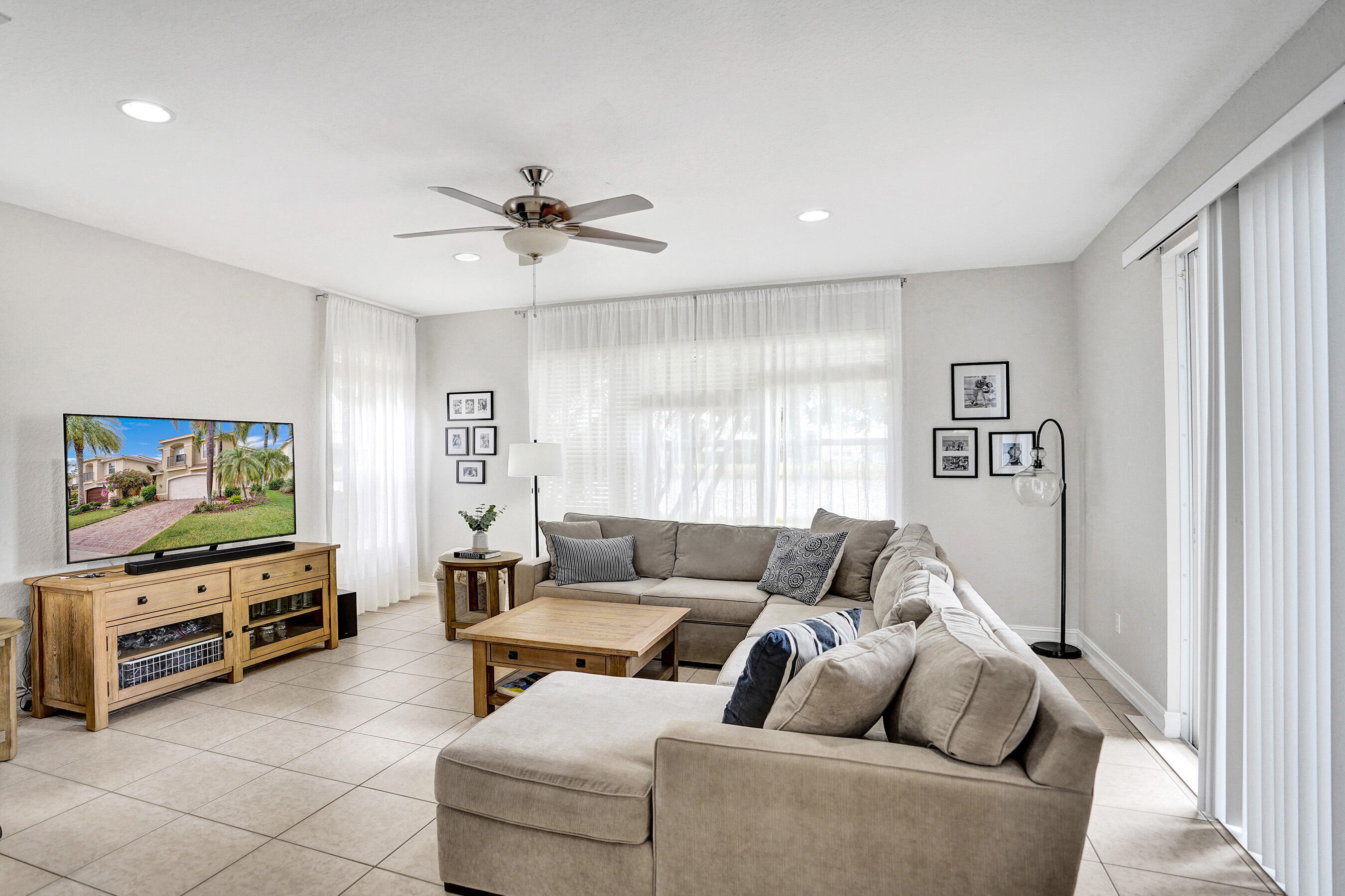 CANYON ISLES 1 - Residential Lease