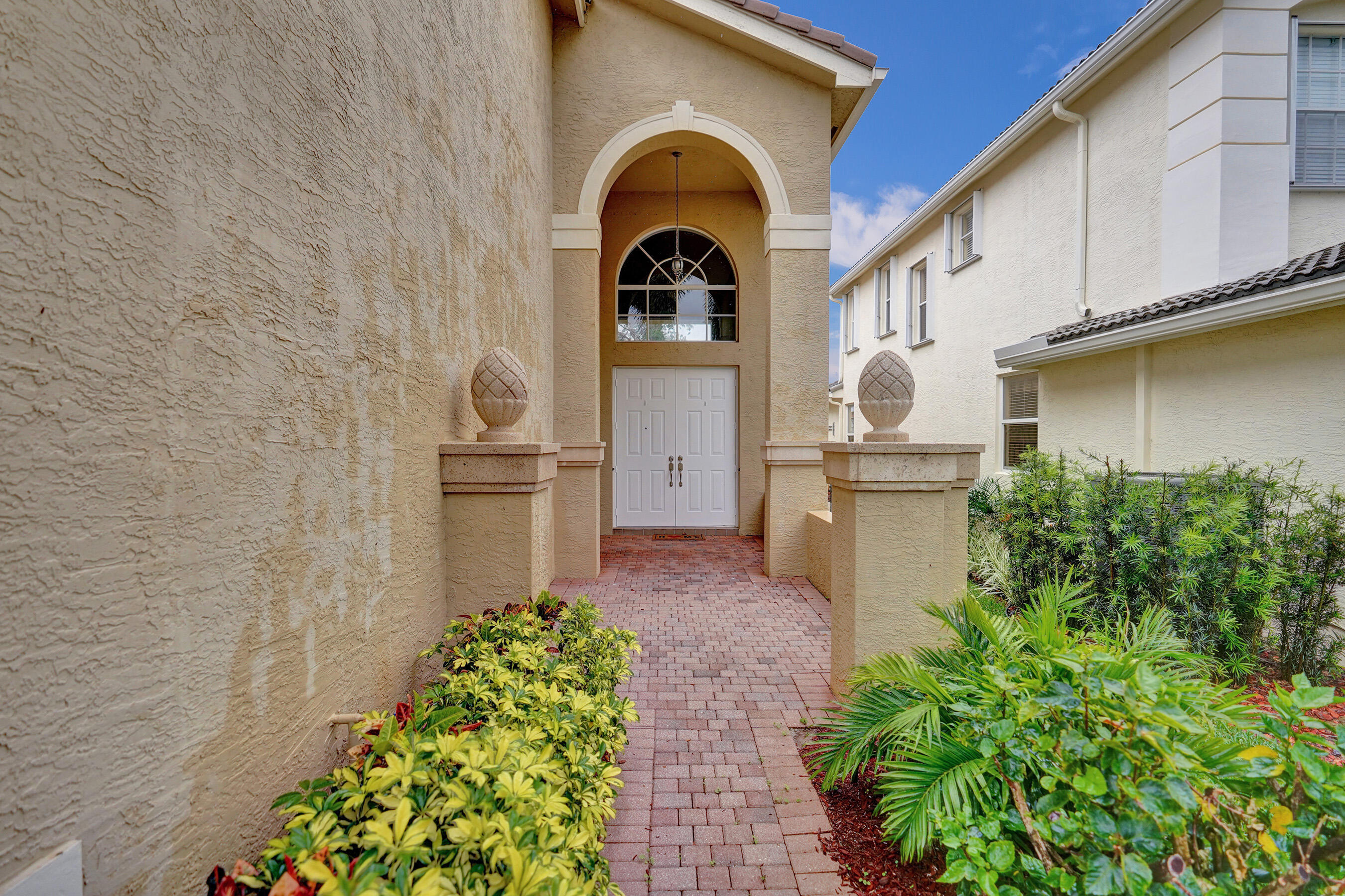 CANYON ISLES 1 - Residential Lease
