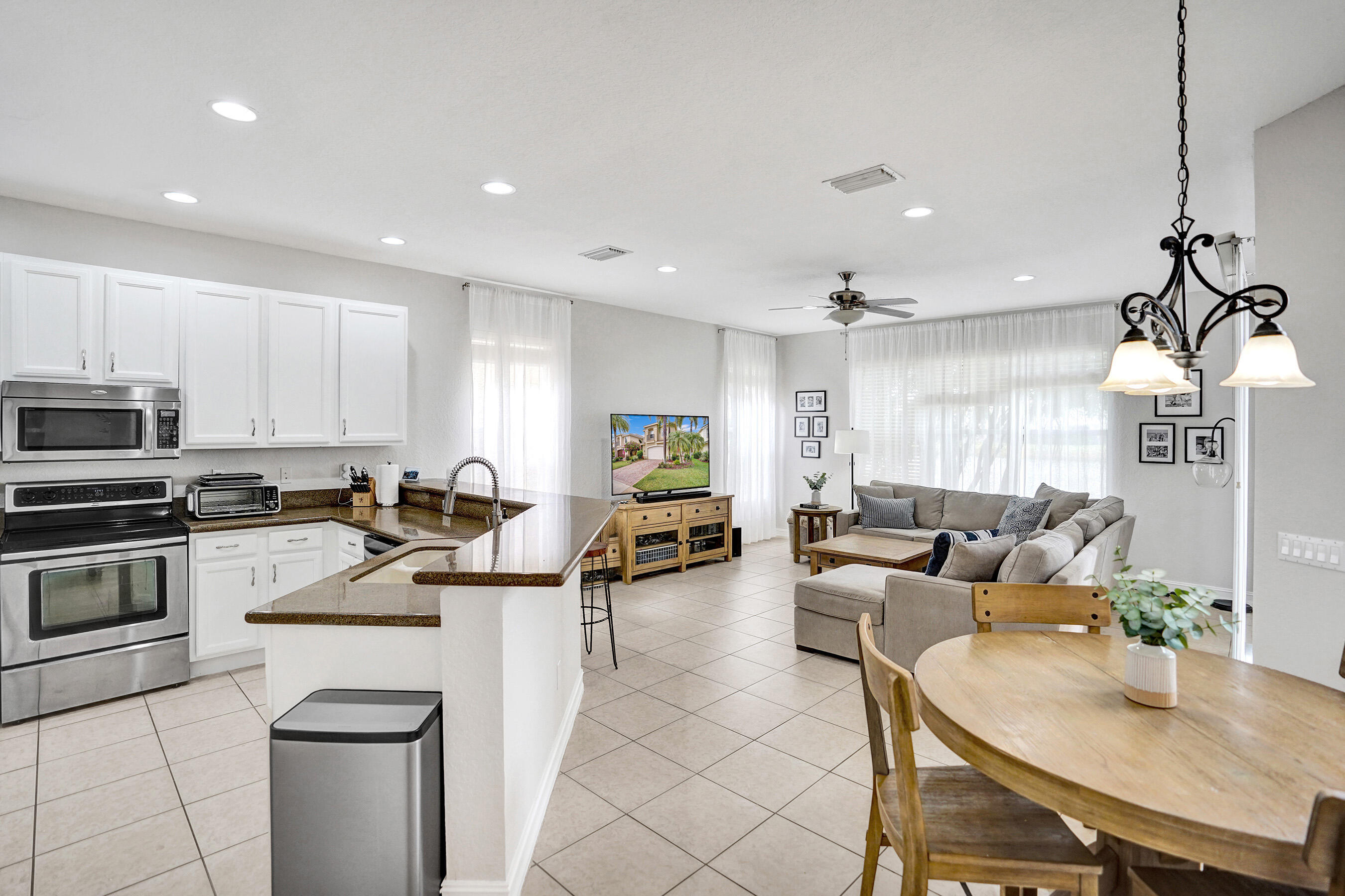 CANYON ISLES 1 - Residential Lease