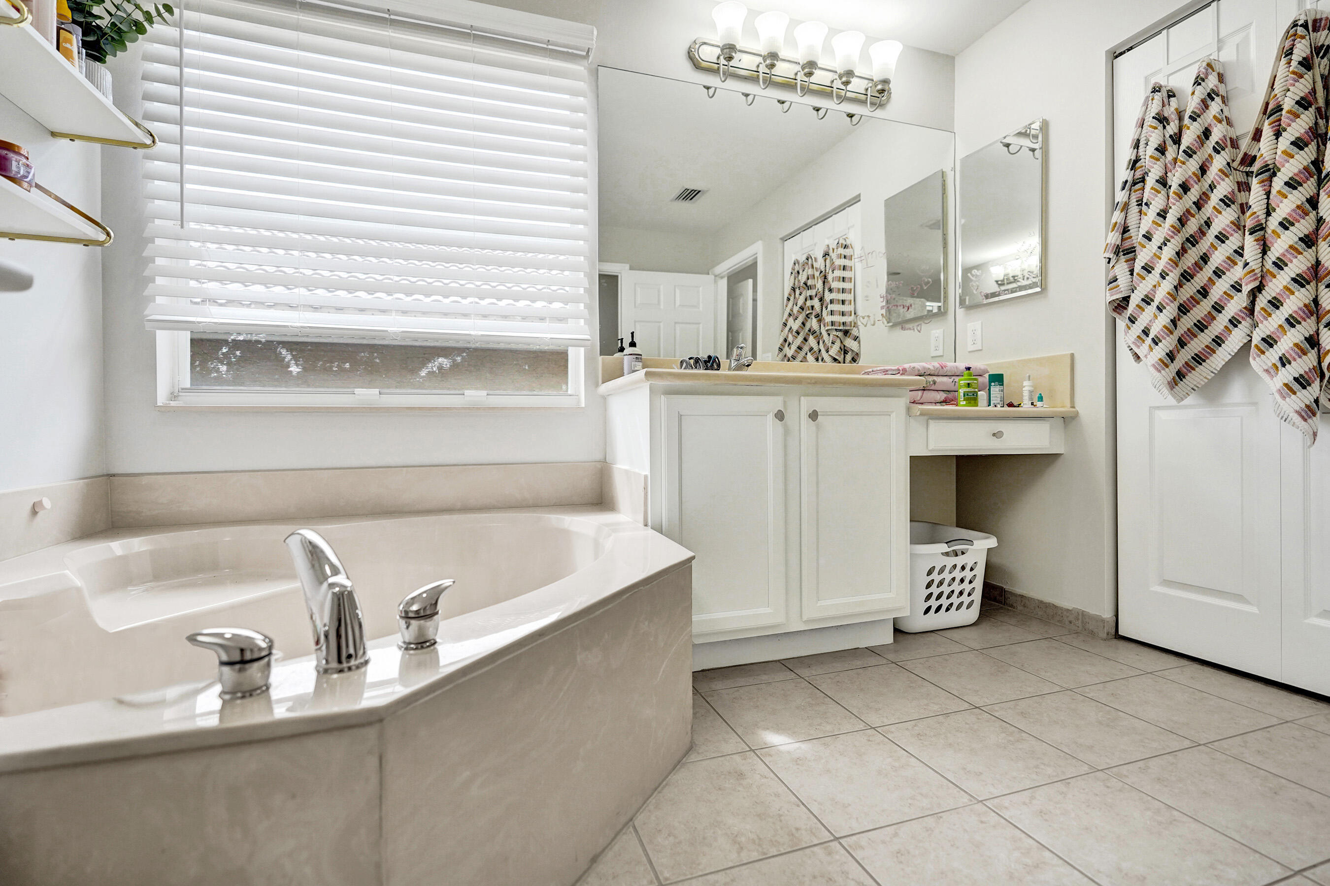 CANYON ISLES 1 - Residential Lease