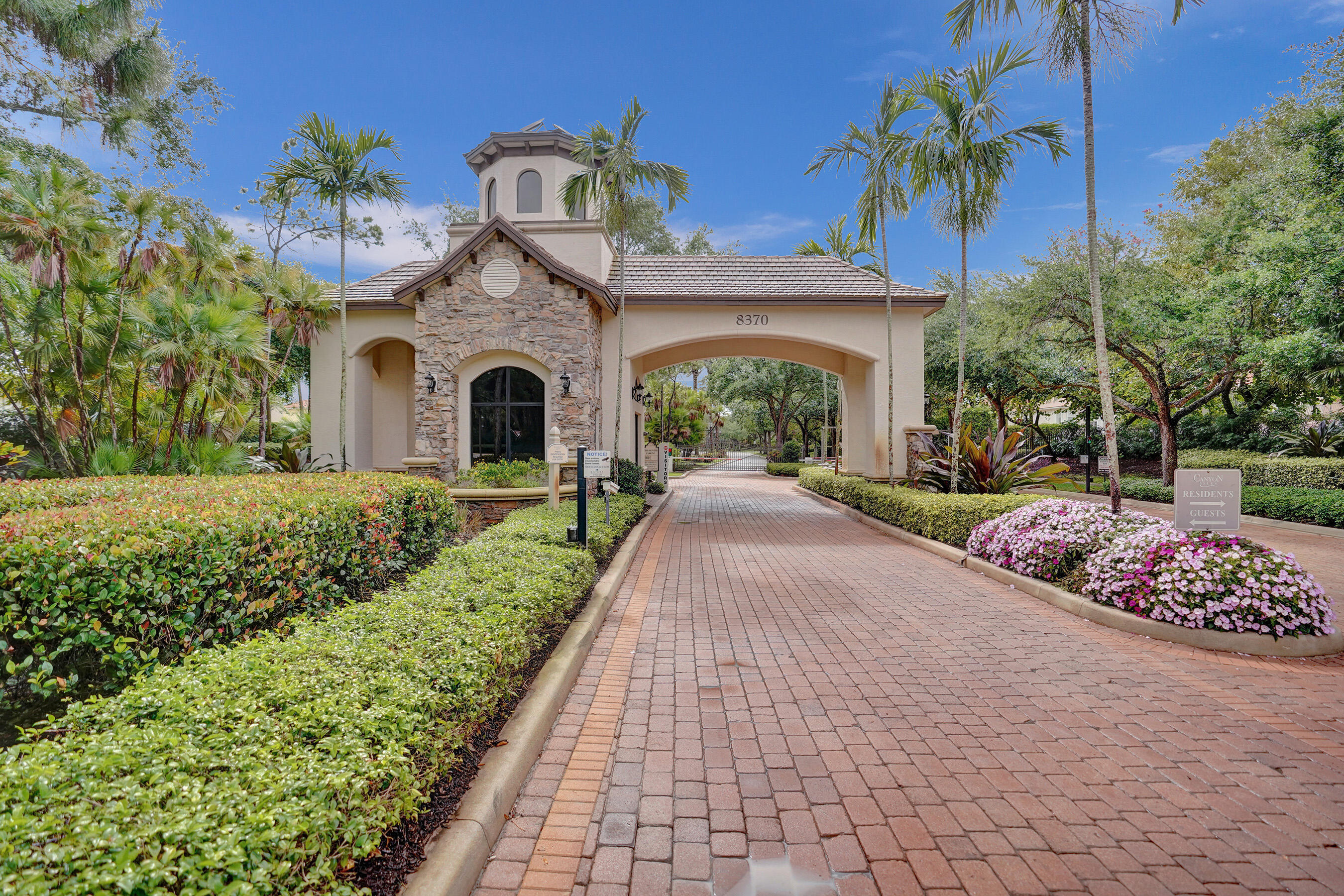 CANYON ISLES 1 - Residential Lease