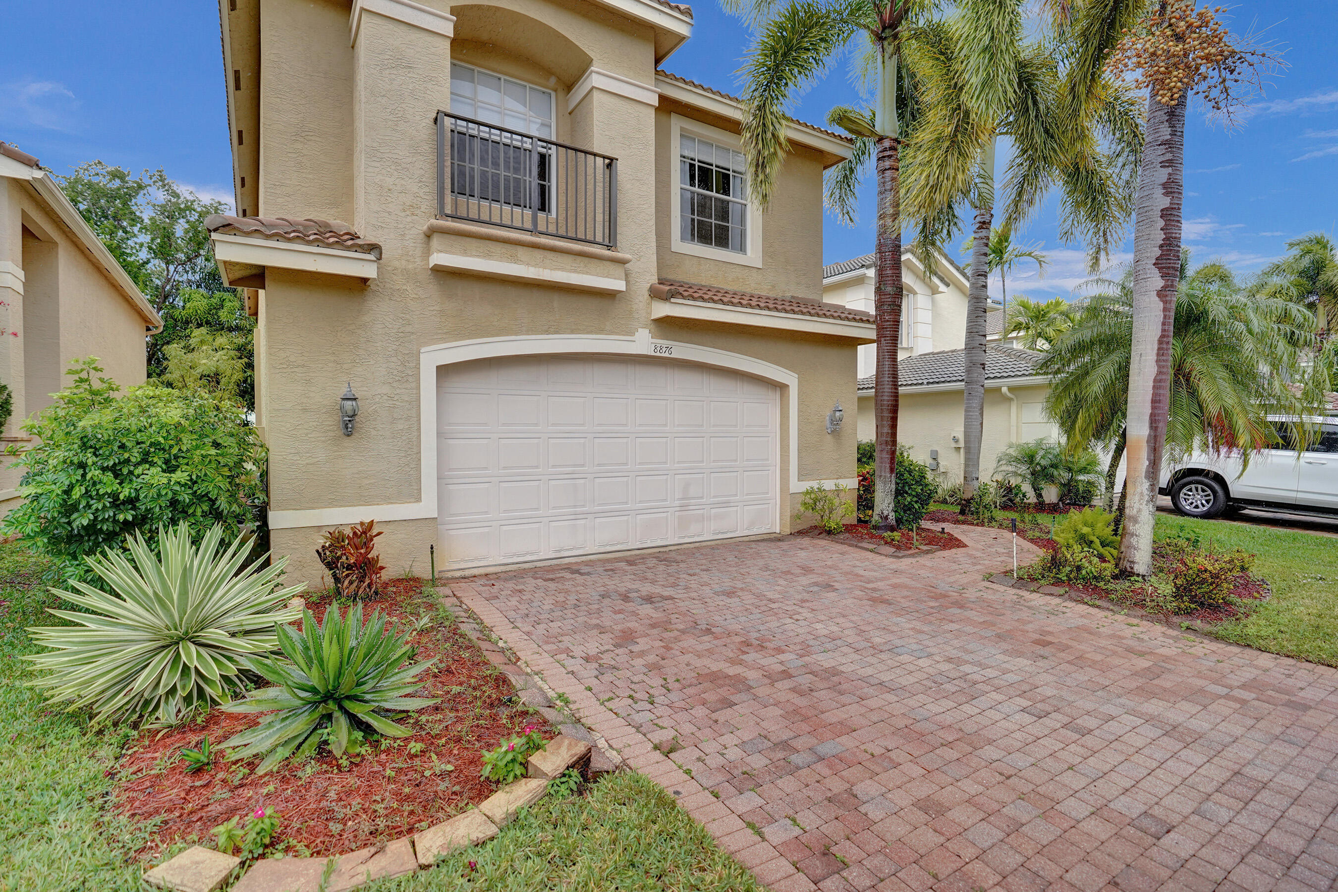CANYON ISLES 1 - Residential Lease