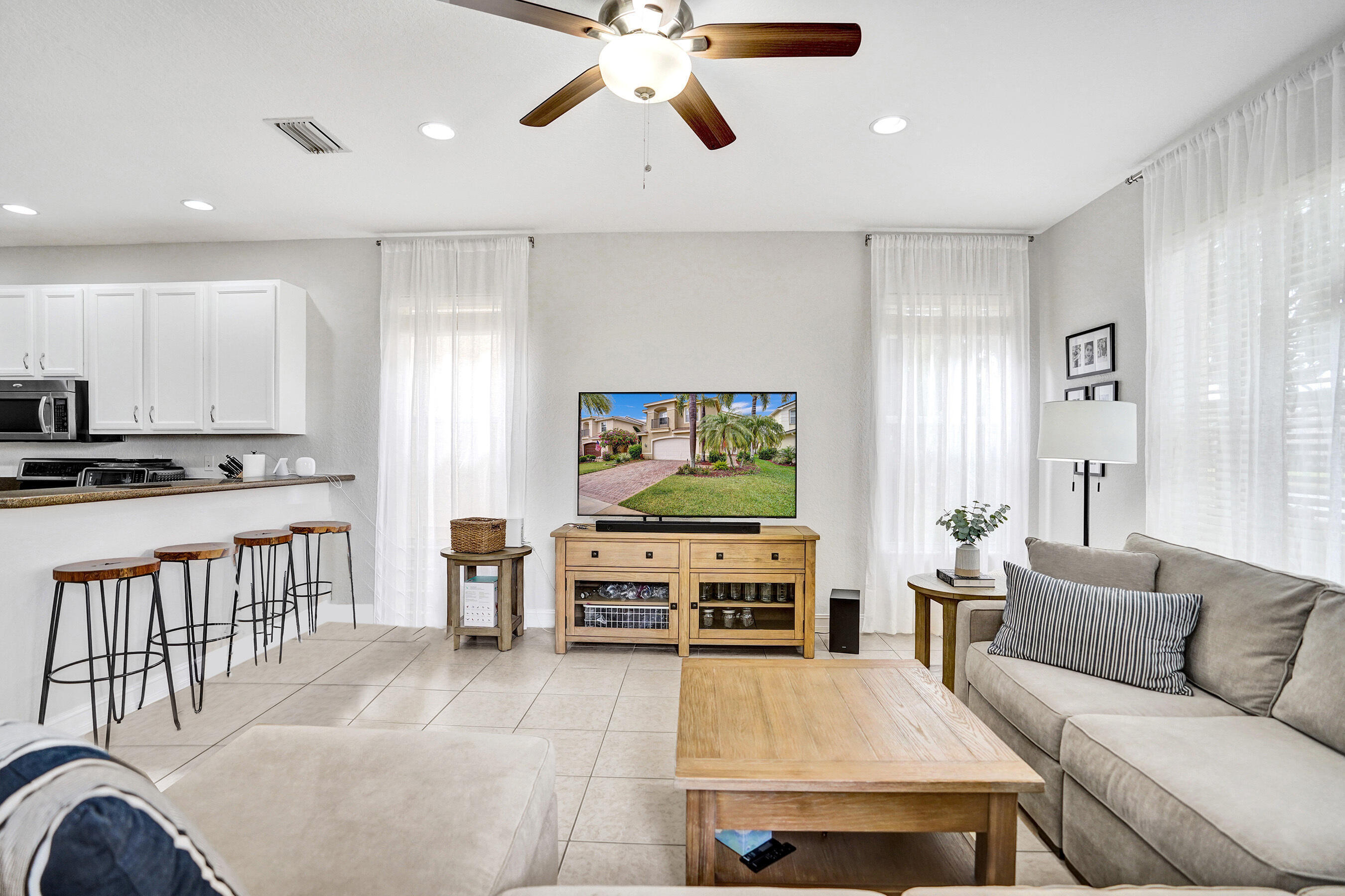 CANYON ISLES 1 - Residential Lease