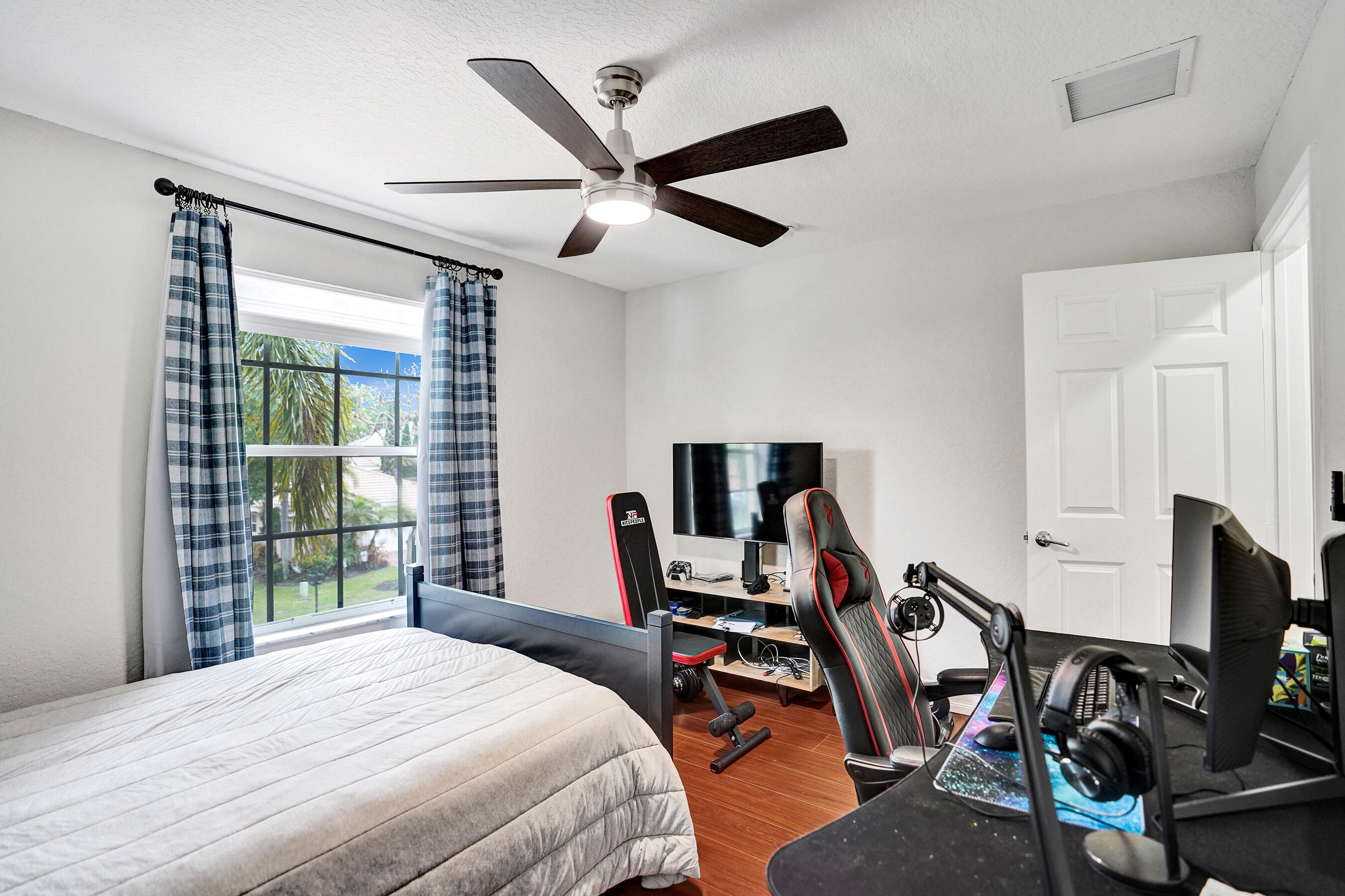CANYON ISLES 1 - Residential Lease