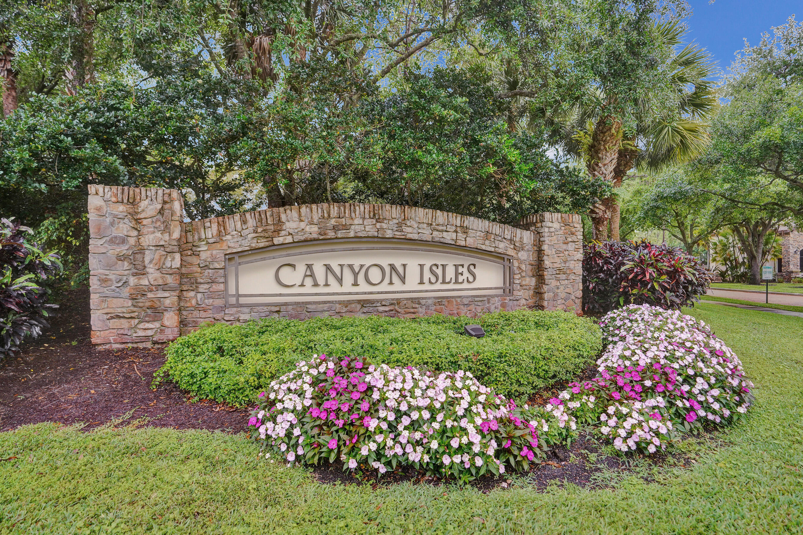 CANYON ISLES 1 - Residential Lease