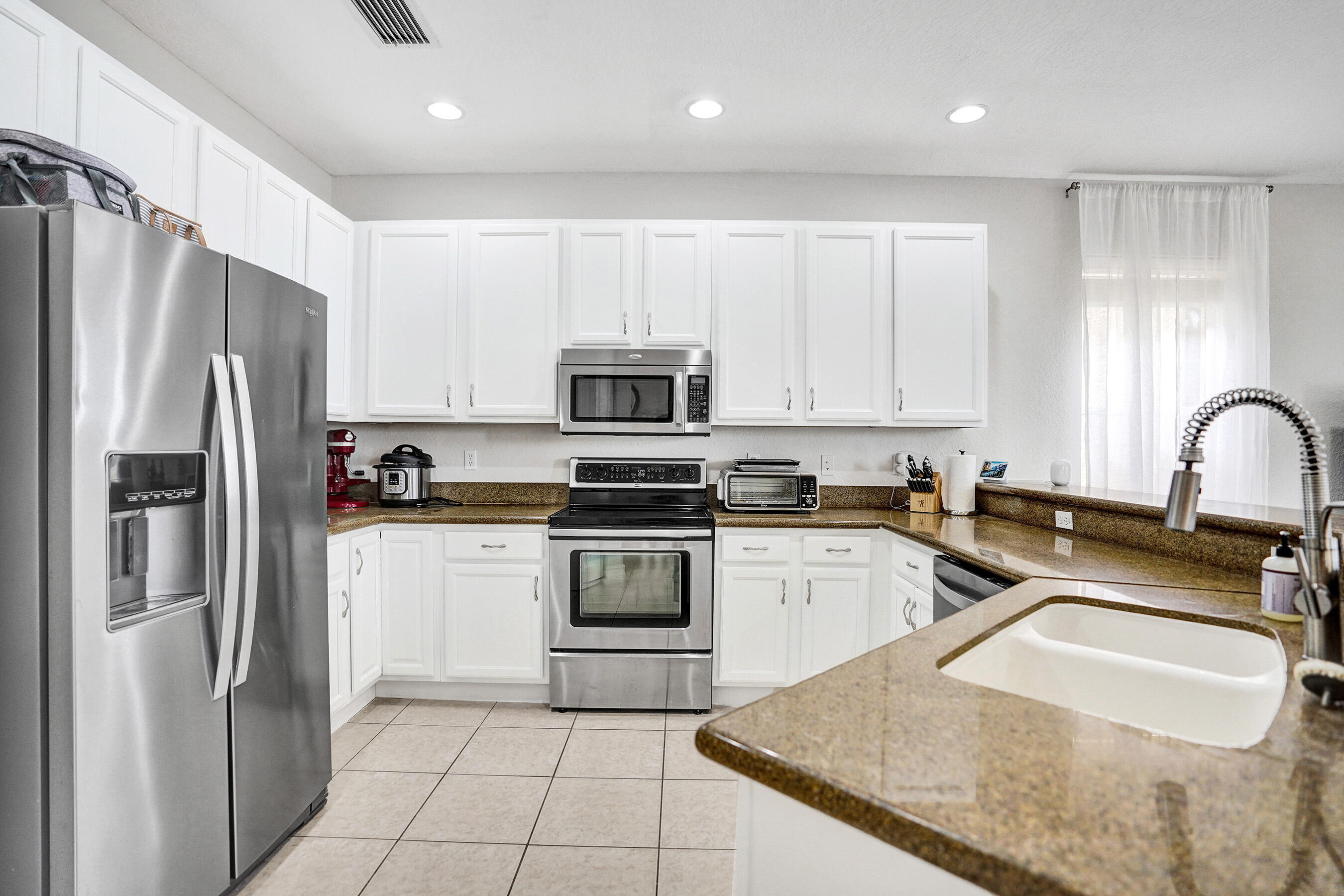 CANYON ISLES 1 - Residential Lease