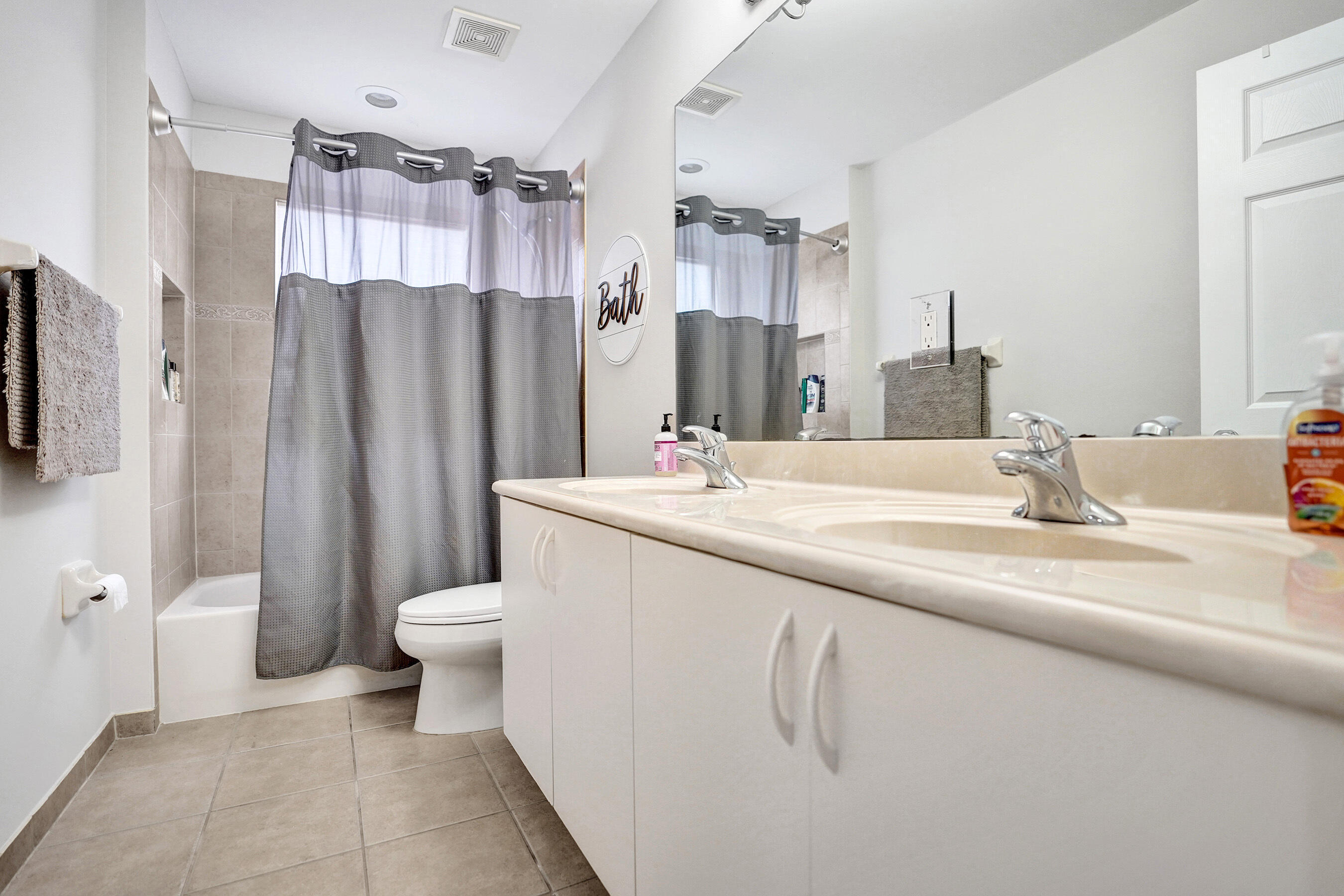 CANYON ISLES 1 - Residential Lease