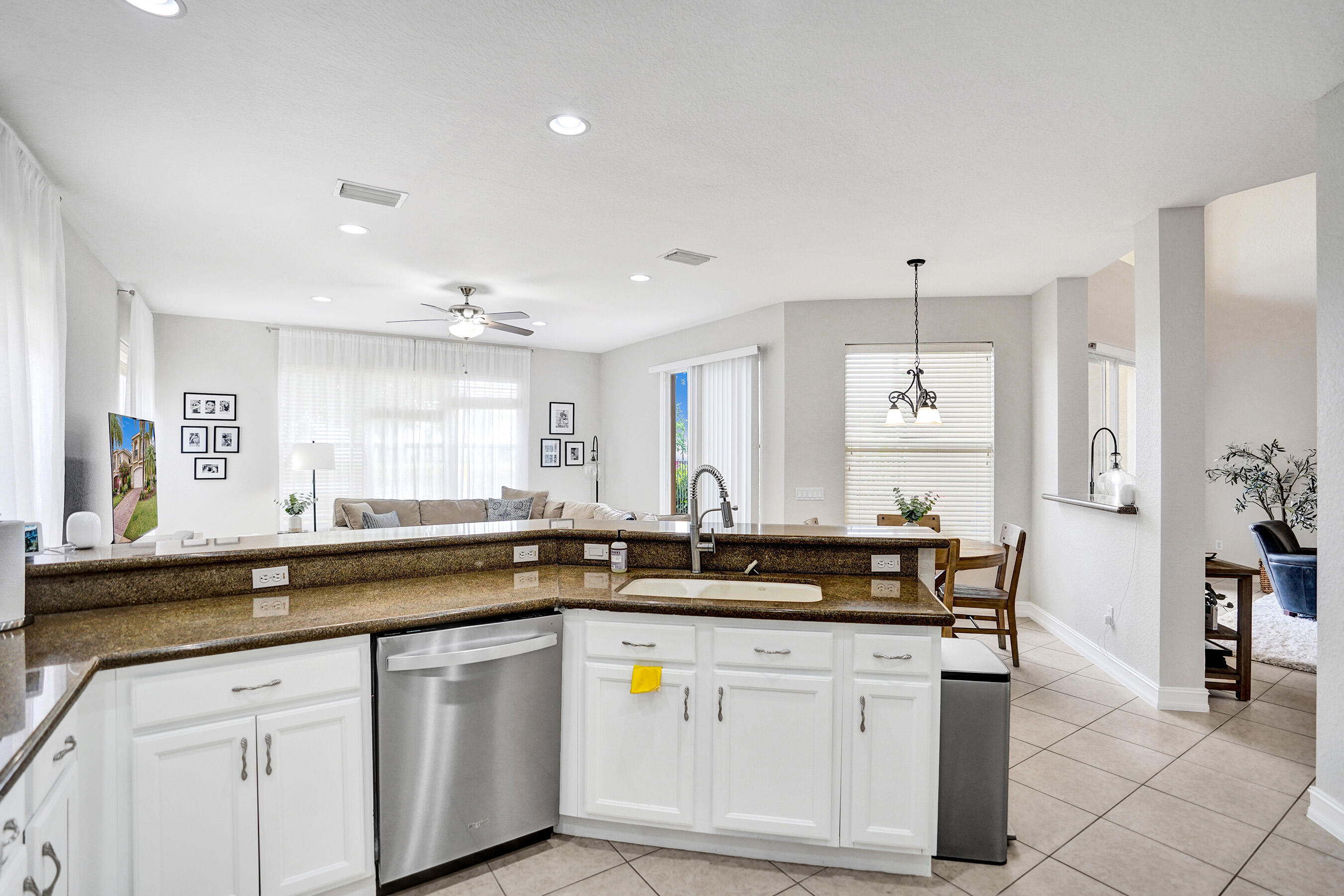 CANYON ISLES 1 - Residential Lease