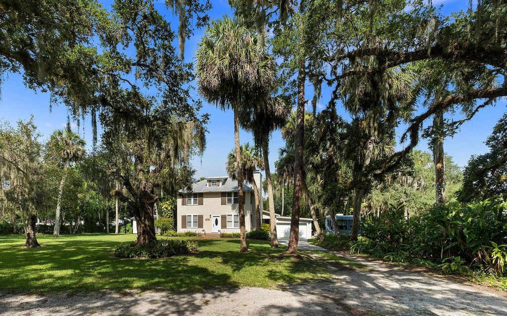 Photo of 4911 Magnolia Avenue, Fort Pierce, FL 34982 (MLS # R10878828)