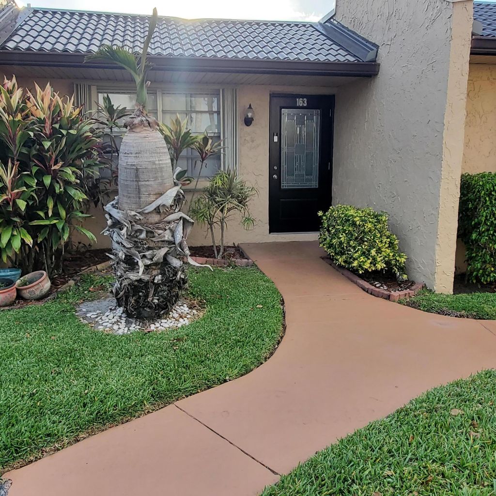 Photo of 163 Lake Gloria Drive, Royal Palm Beach, FL 33411 (MLS # R10791752)