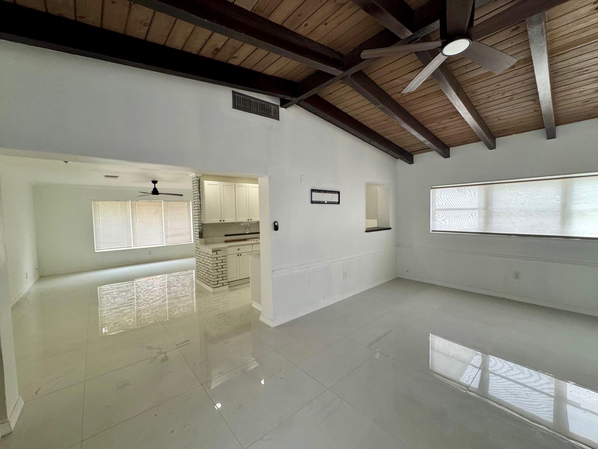 1079 W Country Club Cir