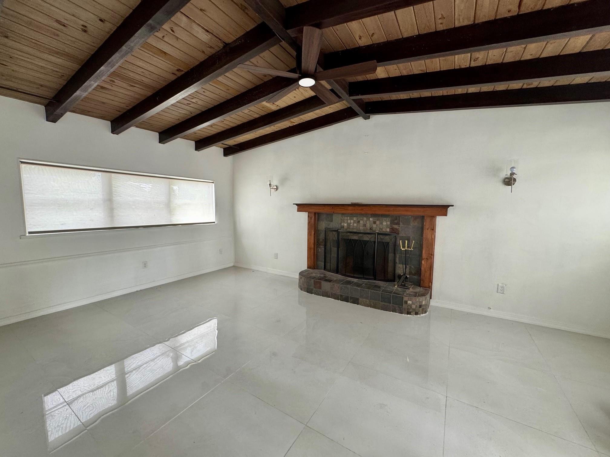 1079 W Country Club Cir