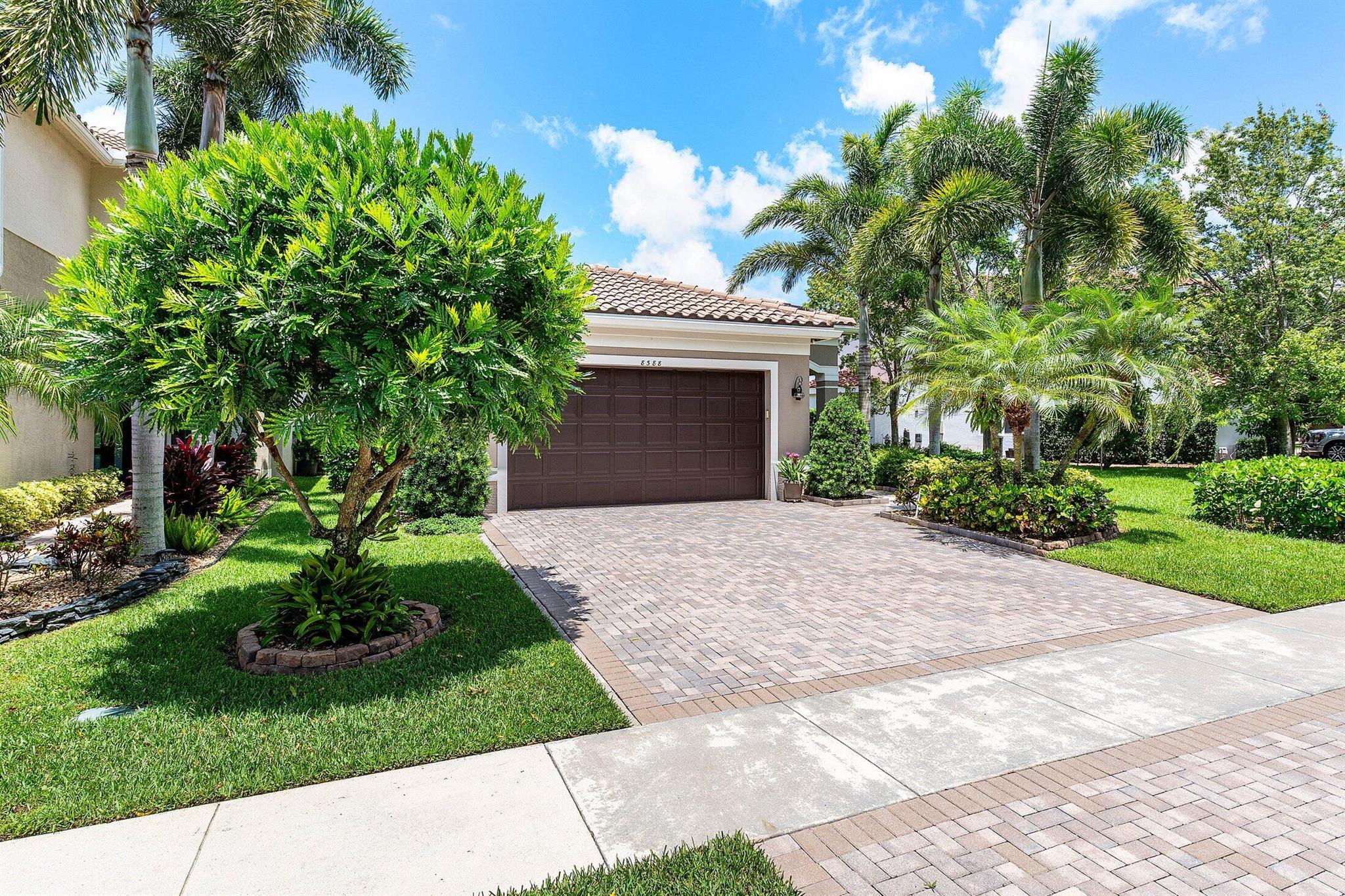 8388 Calabria Lakes Drive
