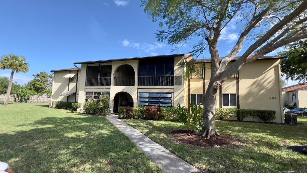 Photo of 325 Pine Ridge Circle #D-2, Greenacres, FL 33463 (MLS # R10952499)