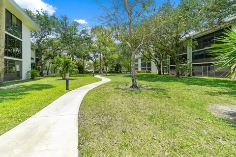 7579 NW 79th Avenue Unit 201, Tamarac, FL MLS: R11041543