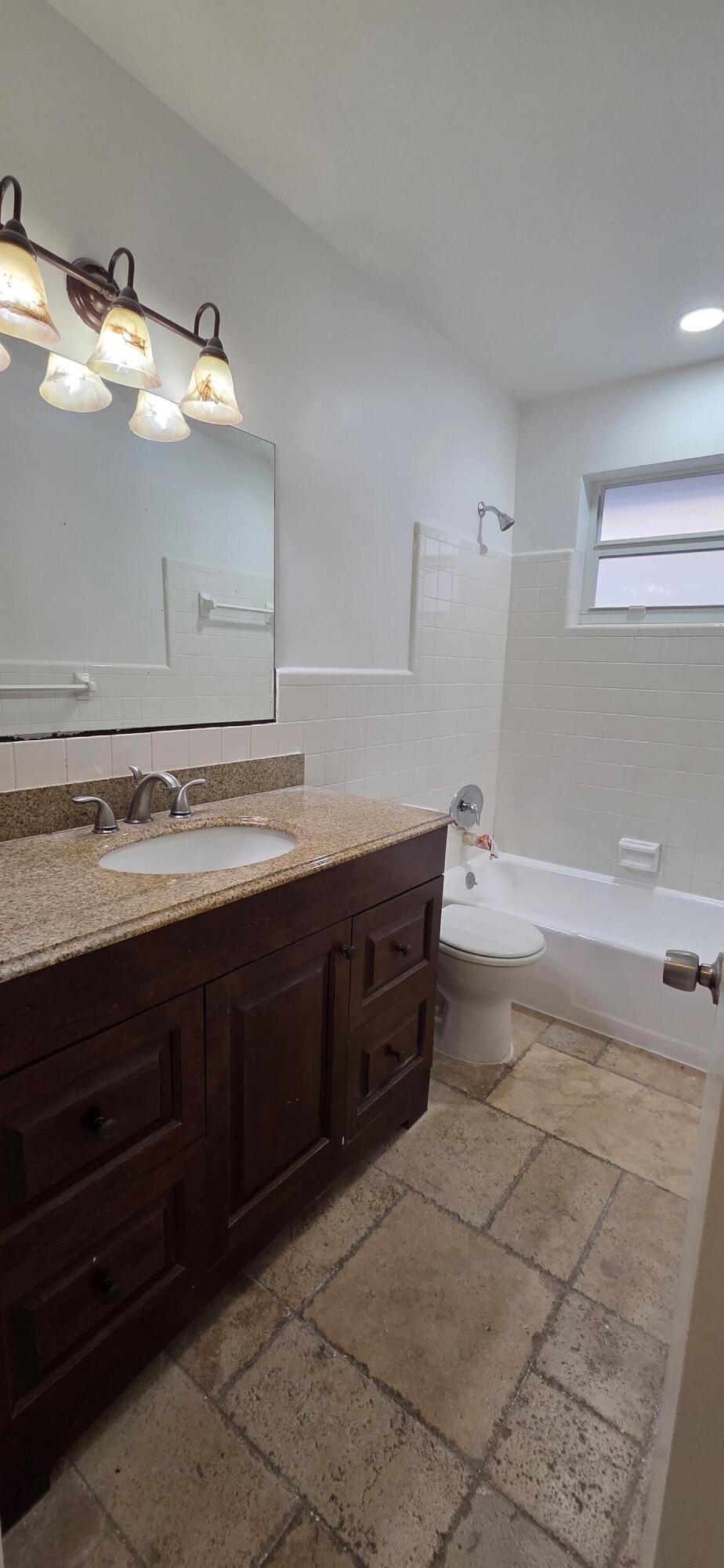 CORAL HIGHLANDS RESUB BLKS 1 & 2 - Residential Lease