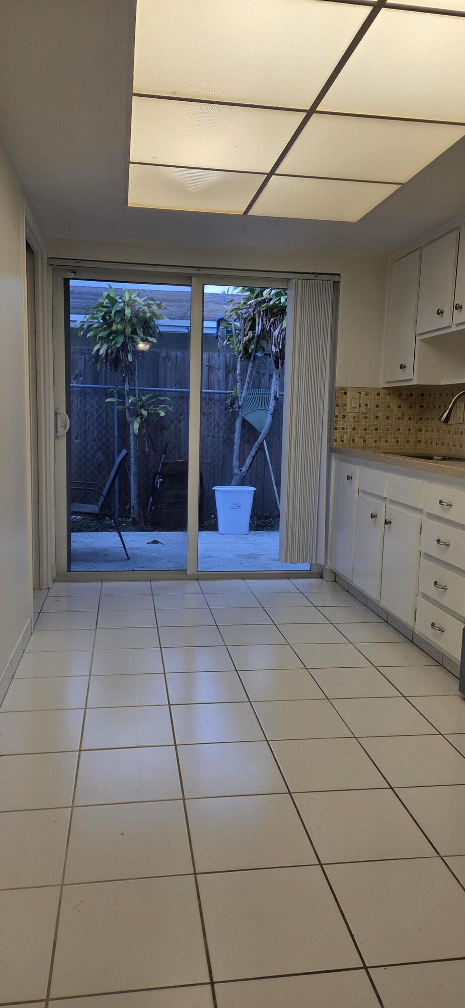 CORAL HIGHLANDS RESUB BLKS 1 & 2 - Residential Lease