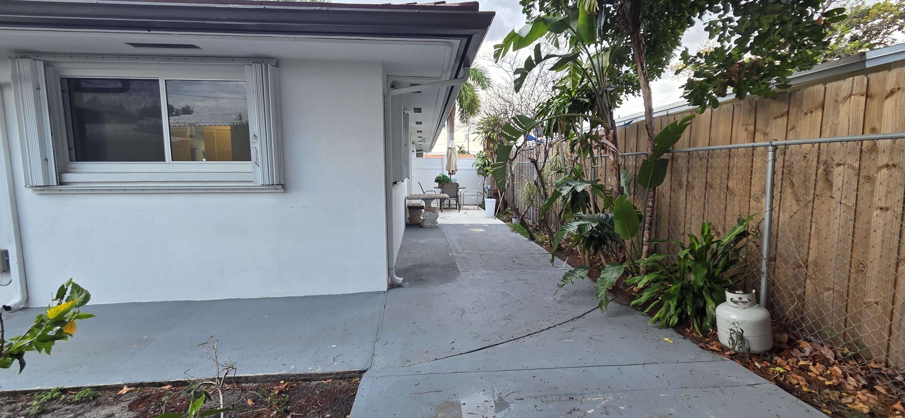 CORAL HIGHLANDS RESUB BLKS 1 & 2 - Residential Lease