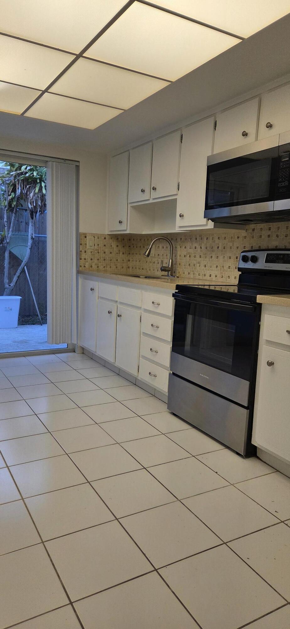 CORAL HIGHLANDS RESUB BLKS 1 & 2 - Residential Lease