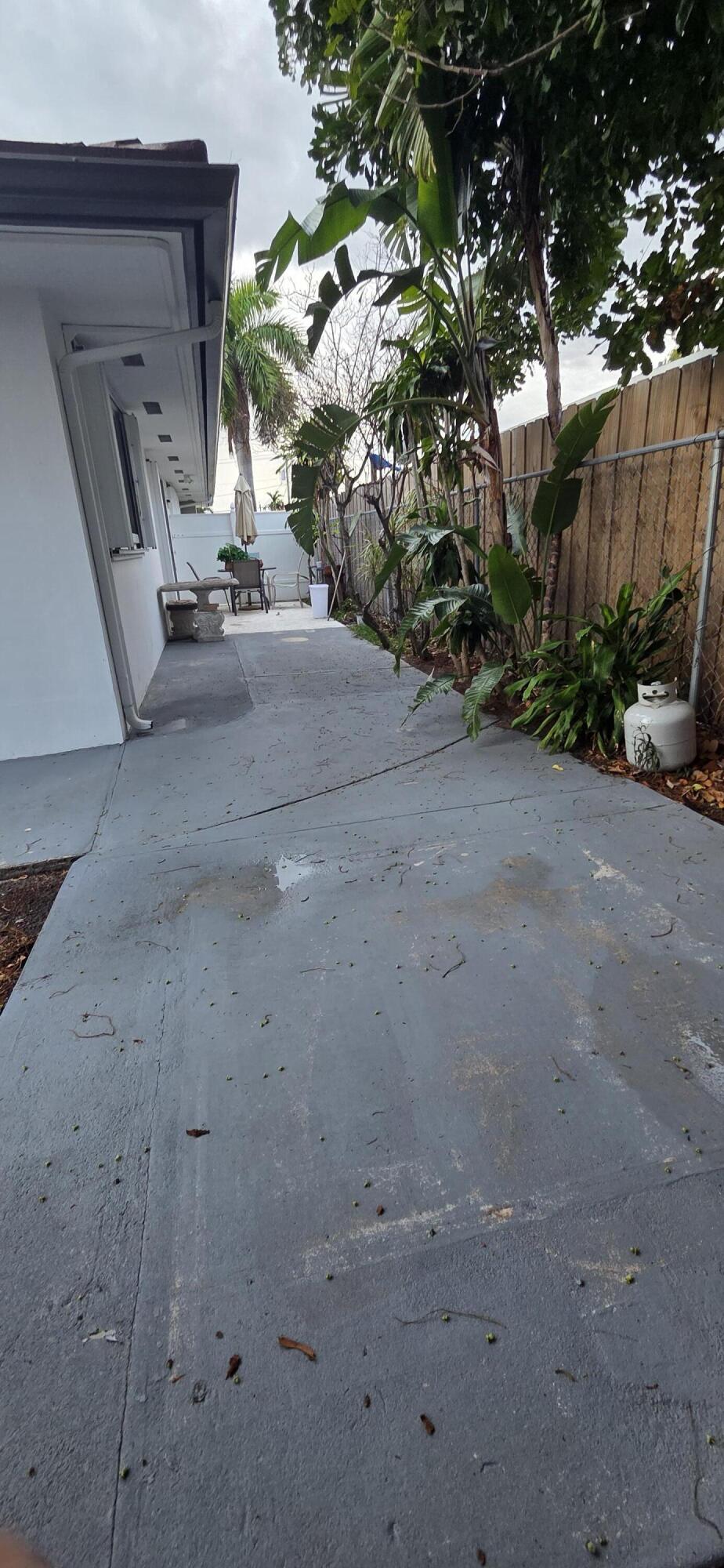 CORAL HIGHLANDS RESUB BLKS 1 & 2 - Residential Lease