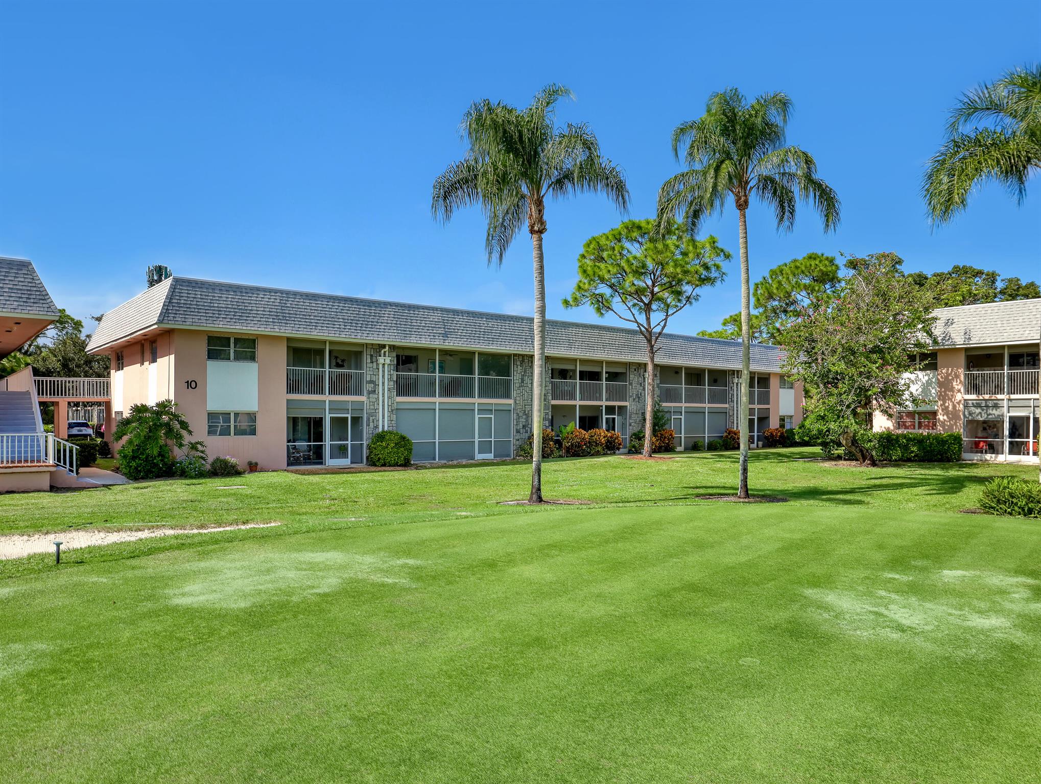 THE LITTLE CLUB CONDO - Residential