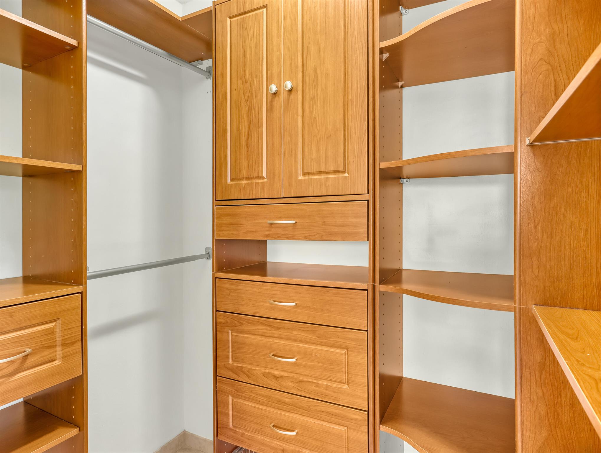 THE LITTLE CLUB CONDO - Residential