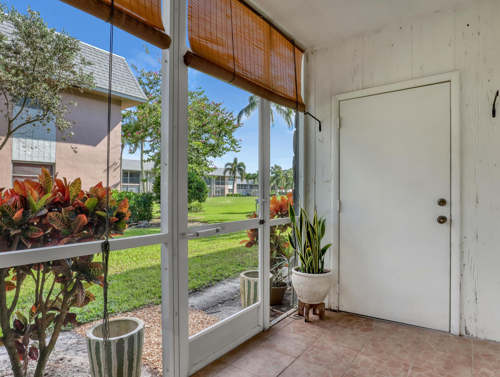 THE LITTLE CLUB CONDO - Residential