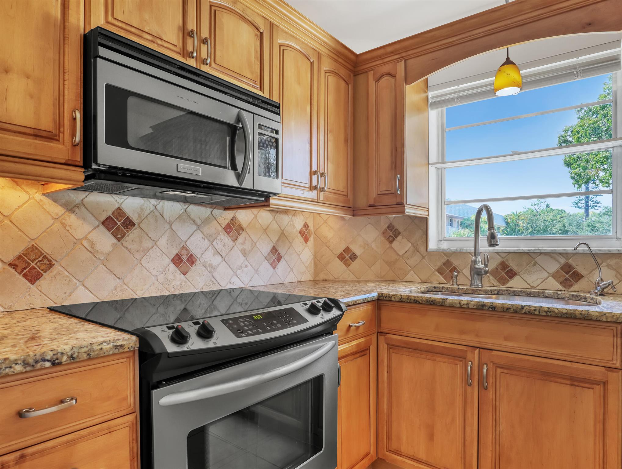 THE LITTLE CLUB CONDO - Residential